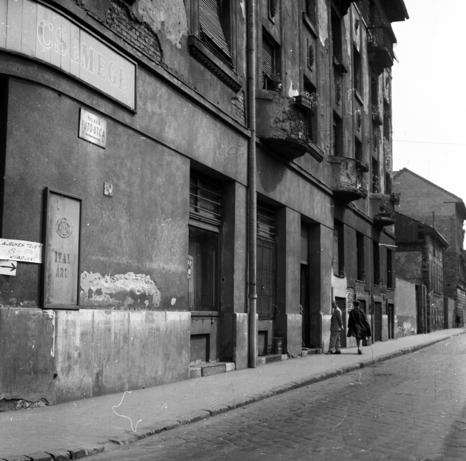 Hungary, Budapest VIII., Futó utca a Práter utcától az Üllői út felé nézve., 1967, Magyar Rendőr, street name sign, Budapest, Fortepan #65526