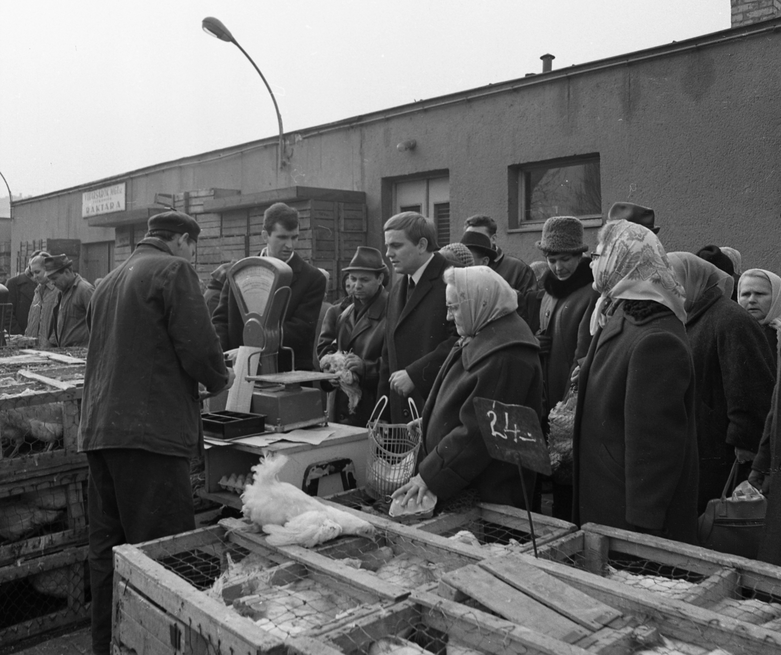 Hungary, Budapest XIII., Lehel (Élmunkás) téri piac., 1968, Magyar Rendőr, Budapest, Fortepan #65601