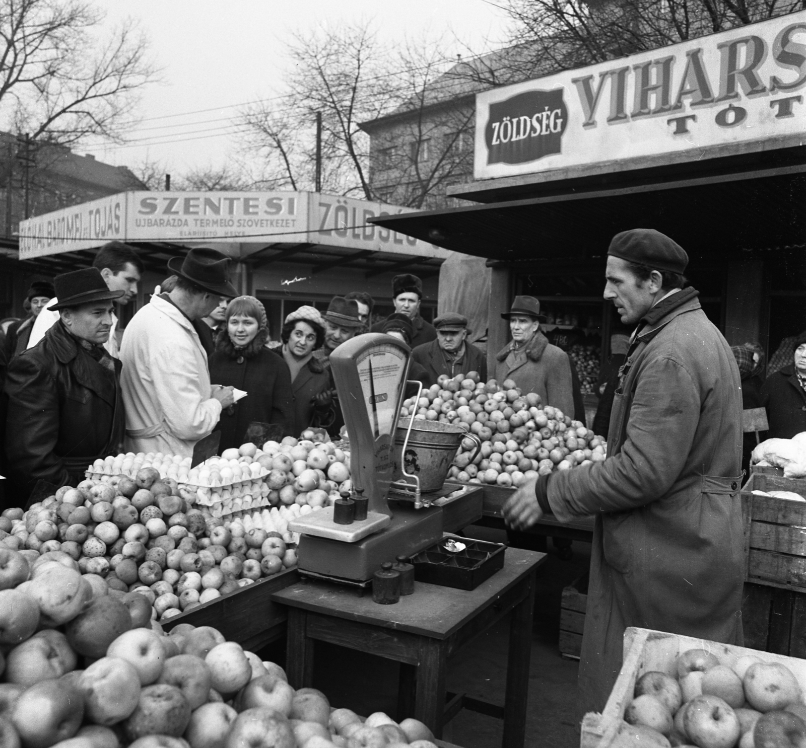 Hungary, Budapest XIII., Lehel (Élmunkás) téri piac., 1968, Magyar Rendőr, Budapest, Fortepan #65603
