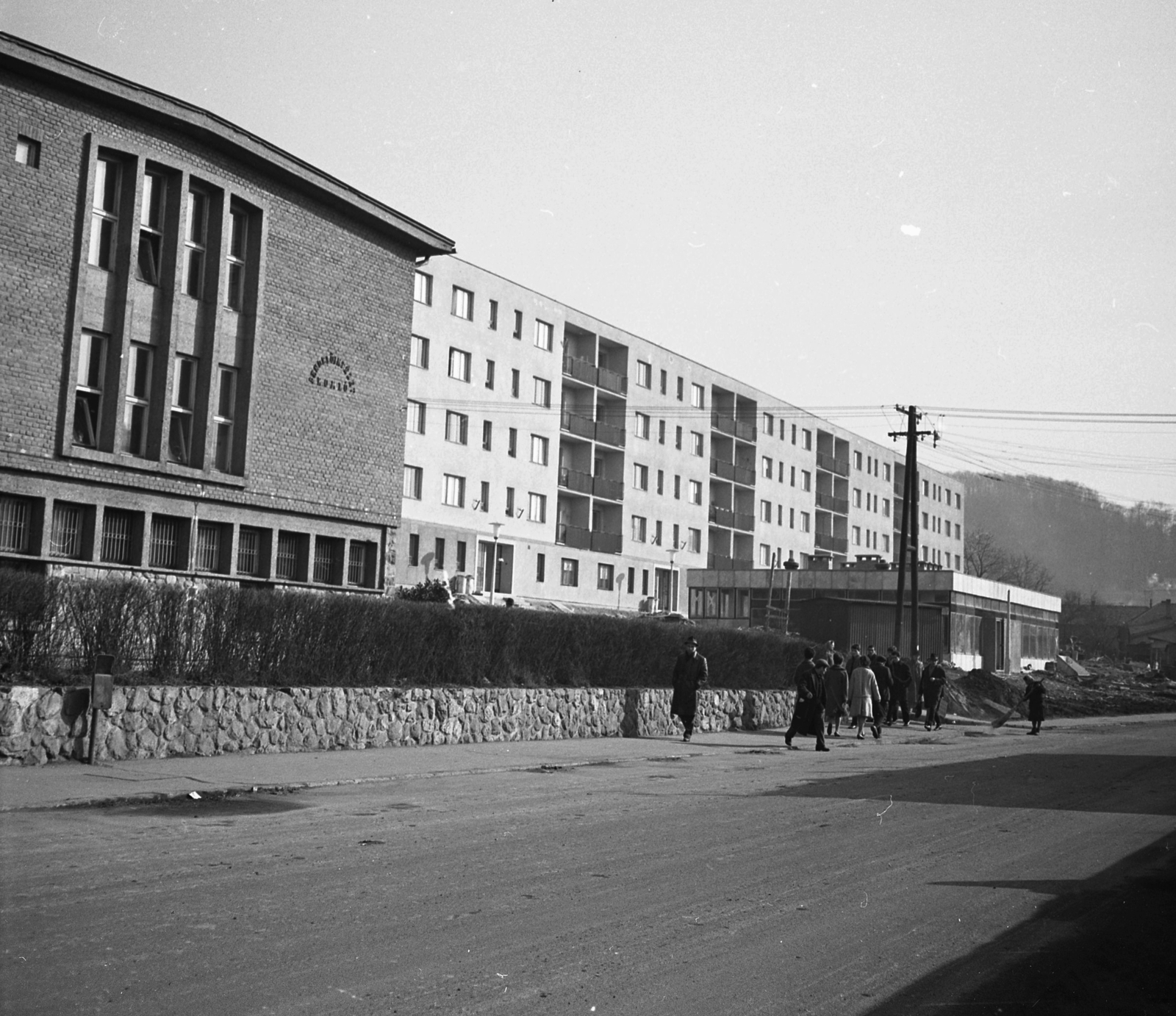 Hungary, Komló, Kossuth Lajos utca, rendelőintézet., 1968, Magyar Rendőr, street view, Fortepan #65620