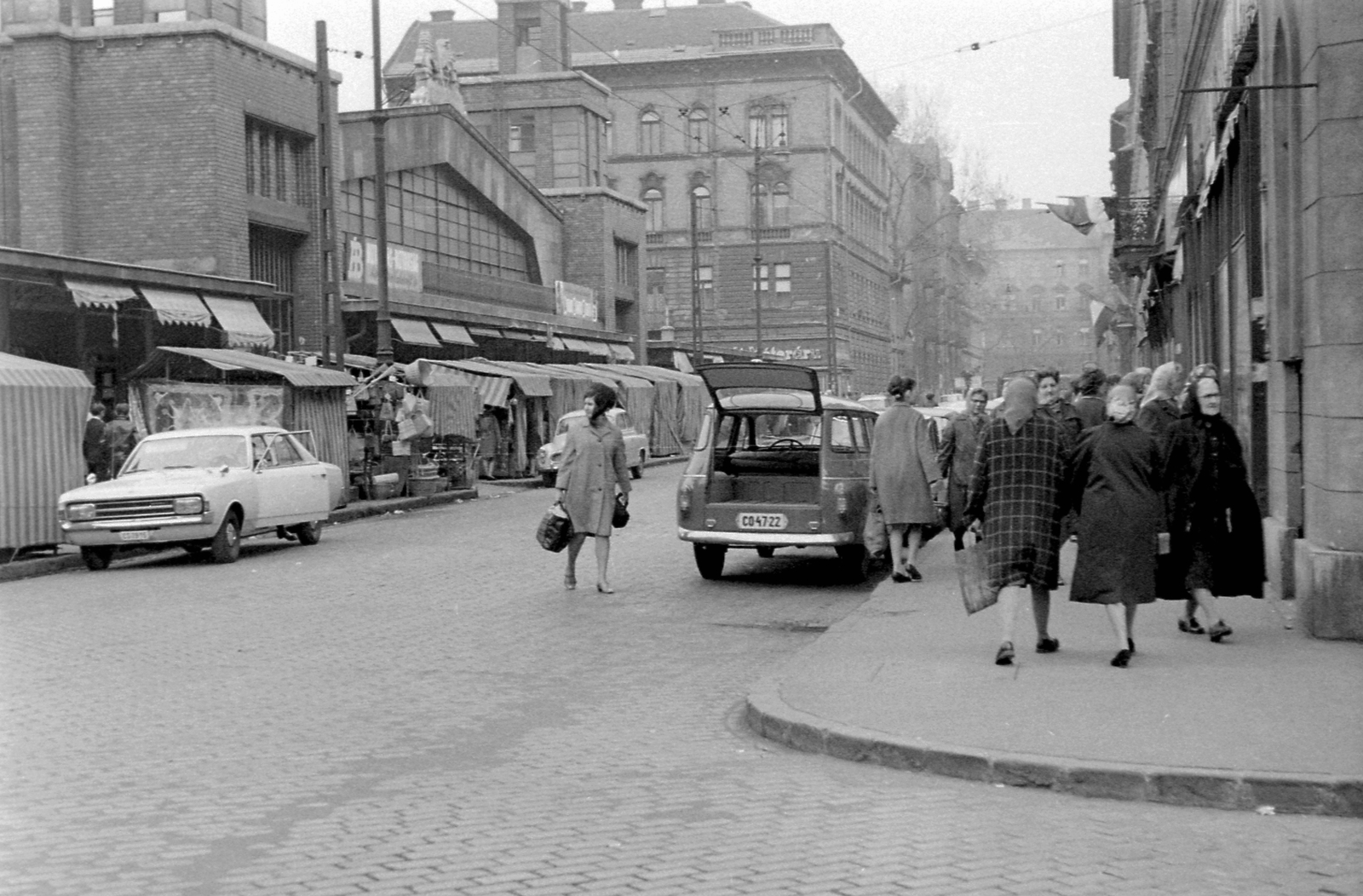 Hungary, Budapest VII., Garay téri piac a Murányi utcától nézve., 1968, Magyar Rendőr, Budapest, number plate, Fortepan #65639