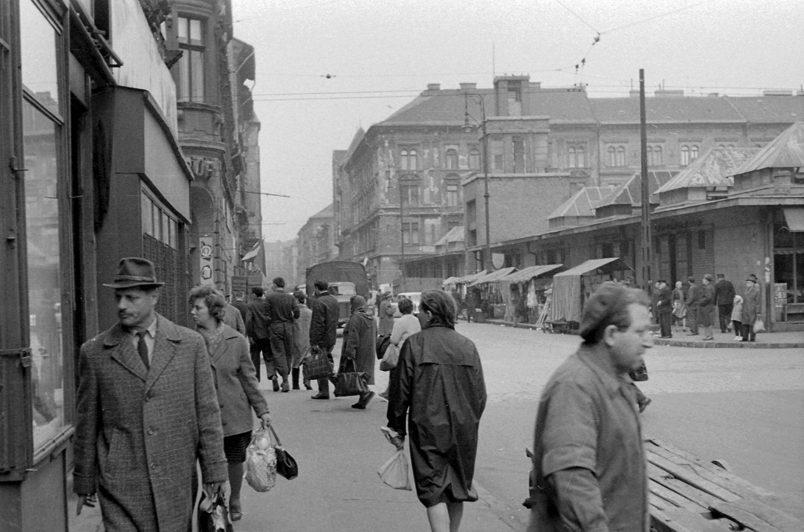 Hungary, Budapest VII., Garay téri piac a Murányi utca felől a Péterfy Sándor utca irányába nézve., 1968, Magyar Rendőr, Budapest, Fortepan #65641