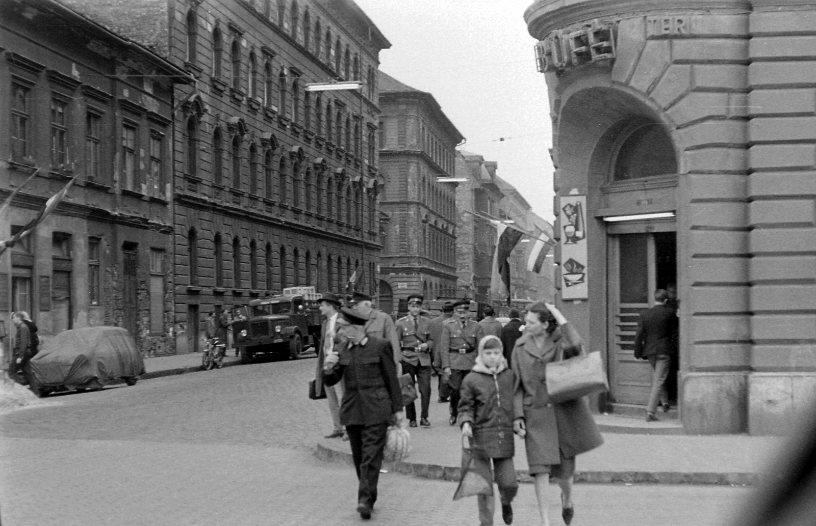 Hungary, Budapest VII., Garay utca a Garay térről a Hernád utca felé nézve., 1968, Magyar Rendőr, pub, Budapest, Fortepan #65644