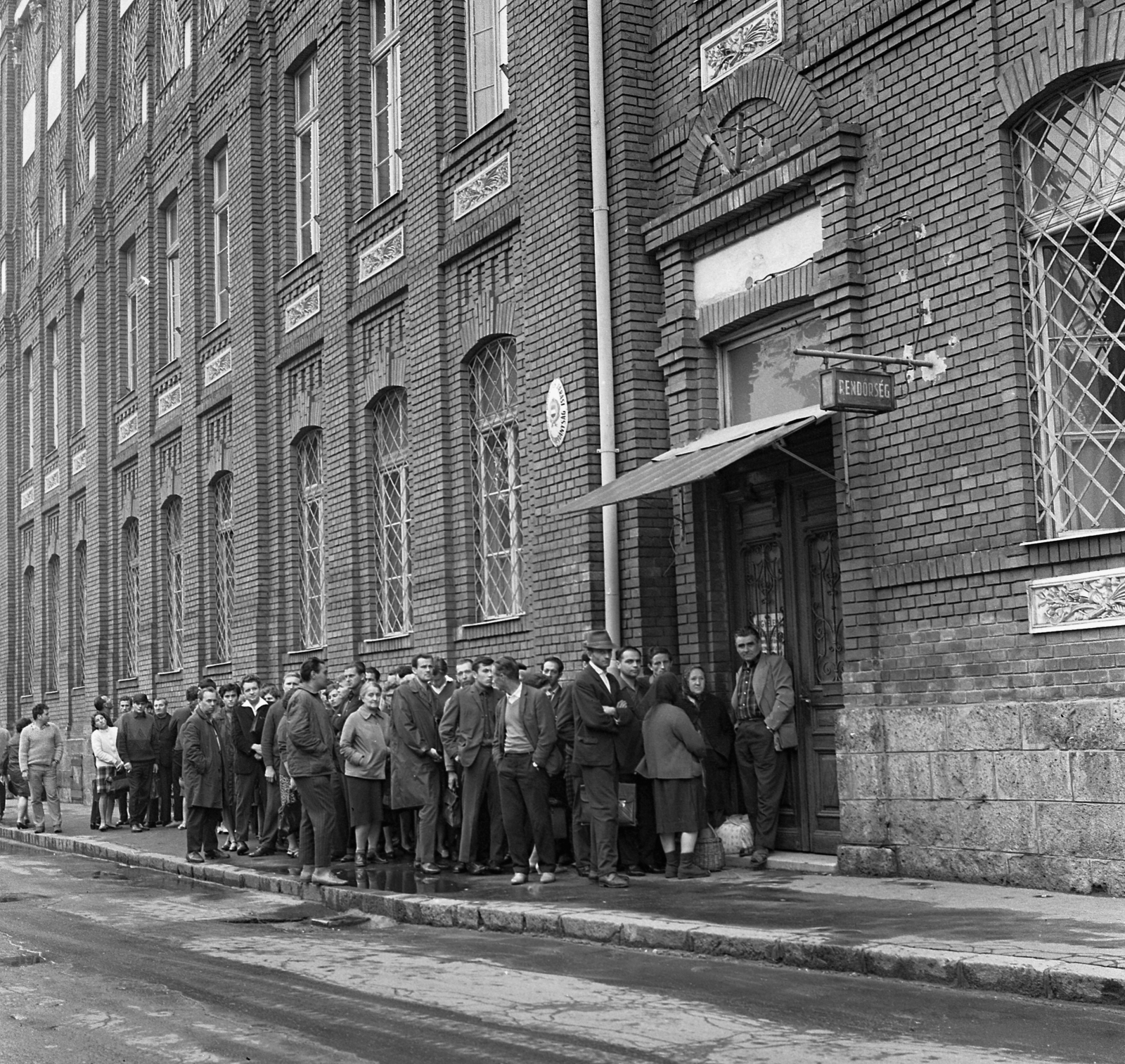 Magyarország, Miskolc, Kandia (Rudas László) utca, Városi és Járási Rendőrkapitányság., 1968, Magyar Rendőr, Fortepan #65713