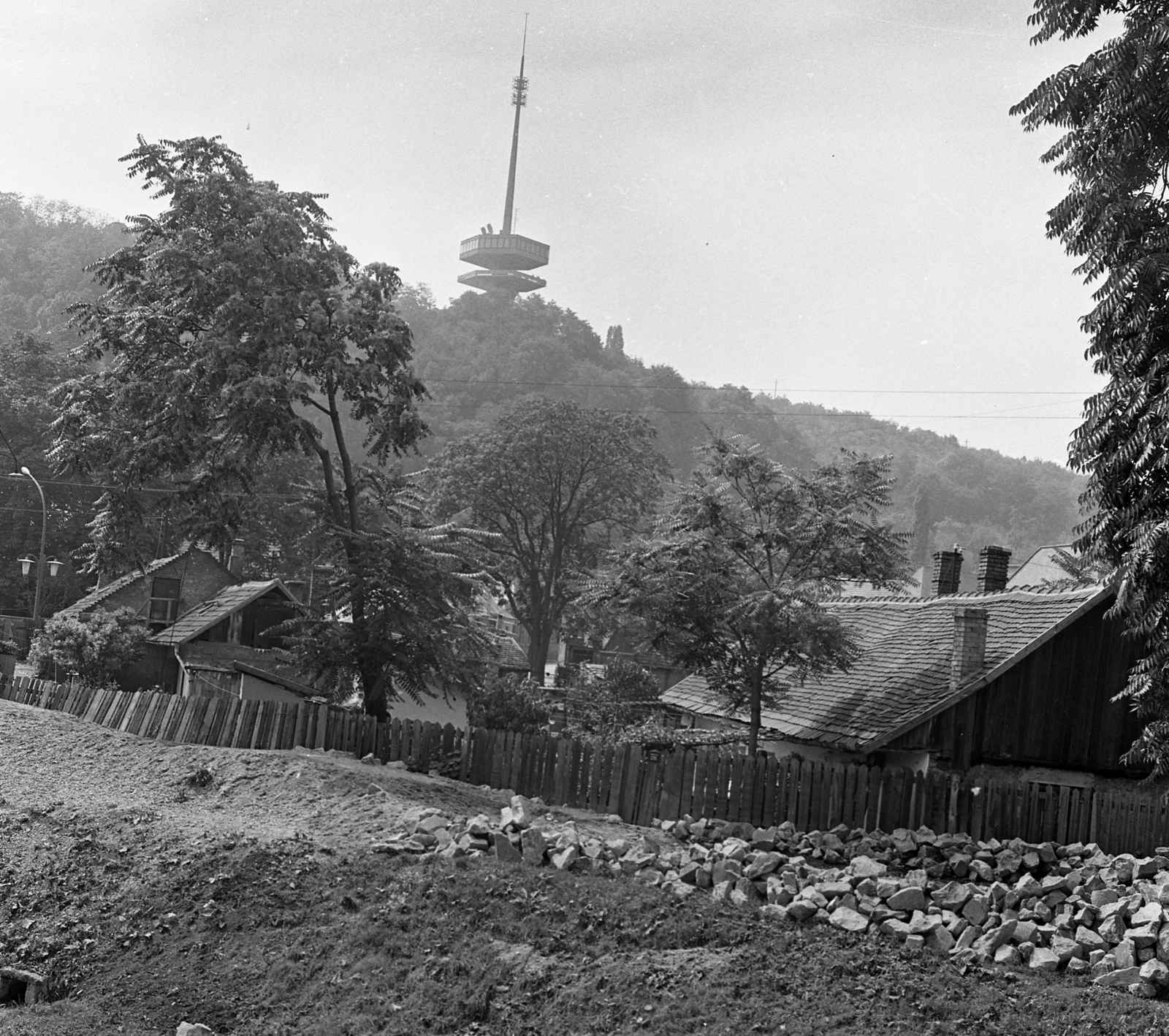 Hungary, Miskolc, Avasi kilátó a Szinva patak partjáról nézve., 1968, Magyar Rendőr, TV tower, lookout, Miklós Hofer-design, György Vörös-design, Fortepan #65714
