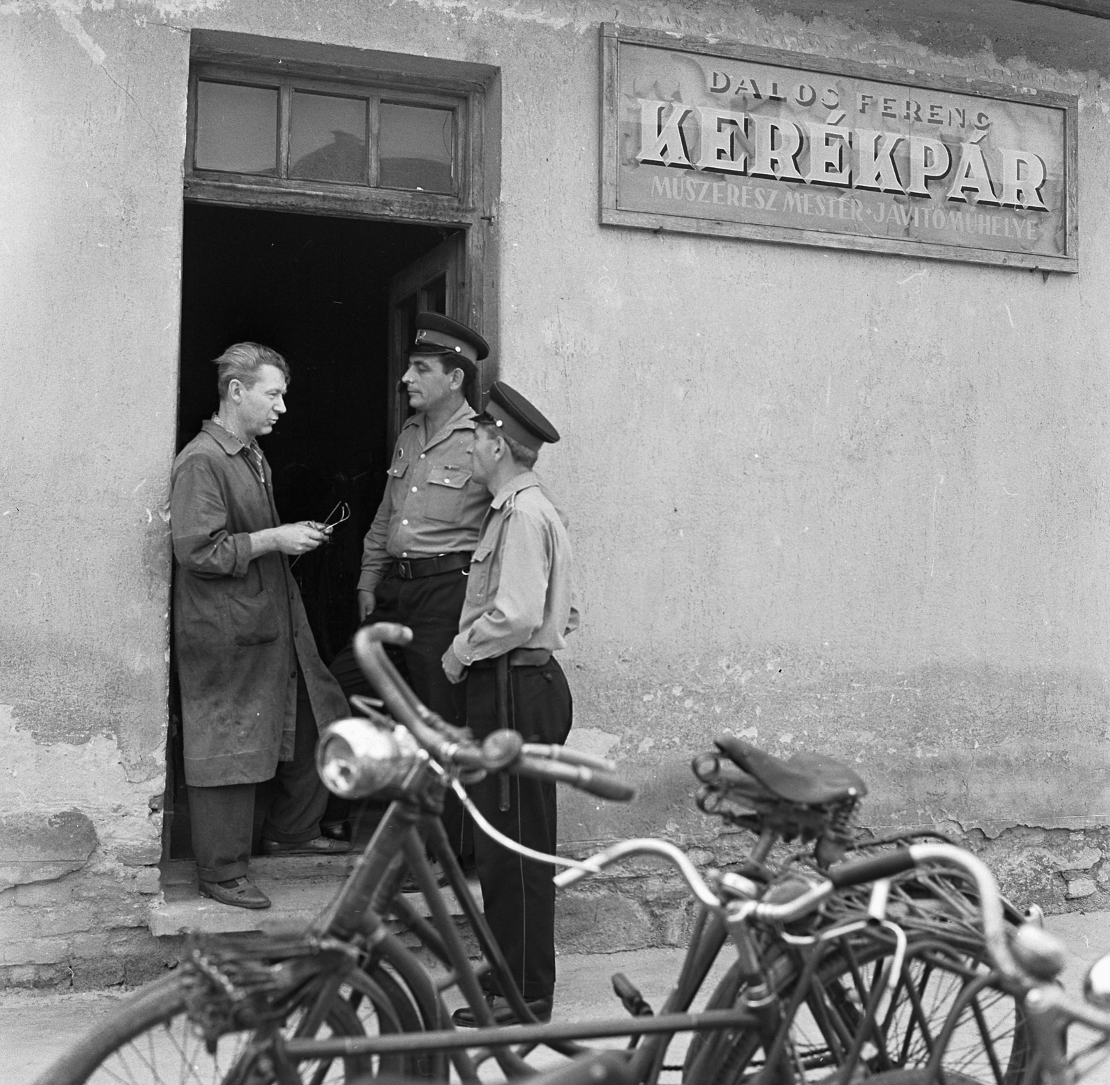 Hungary, Esztergom, Simor János (Zalka Máté) utca., 1968, Magyar Rendőr, bicycle, cop, bicycle parts, Fortepan #65739