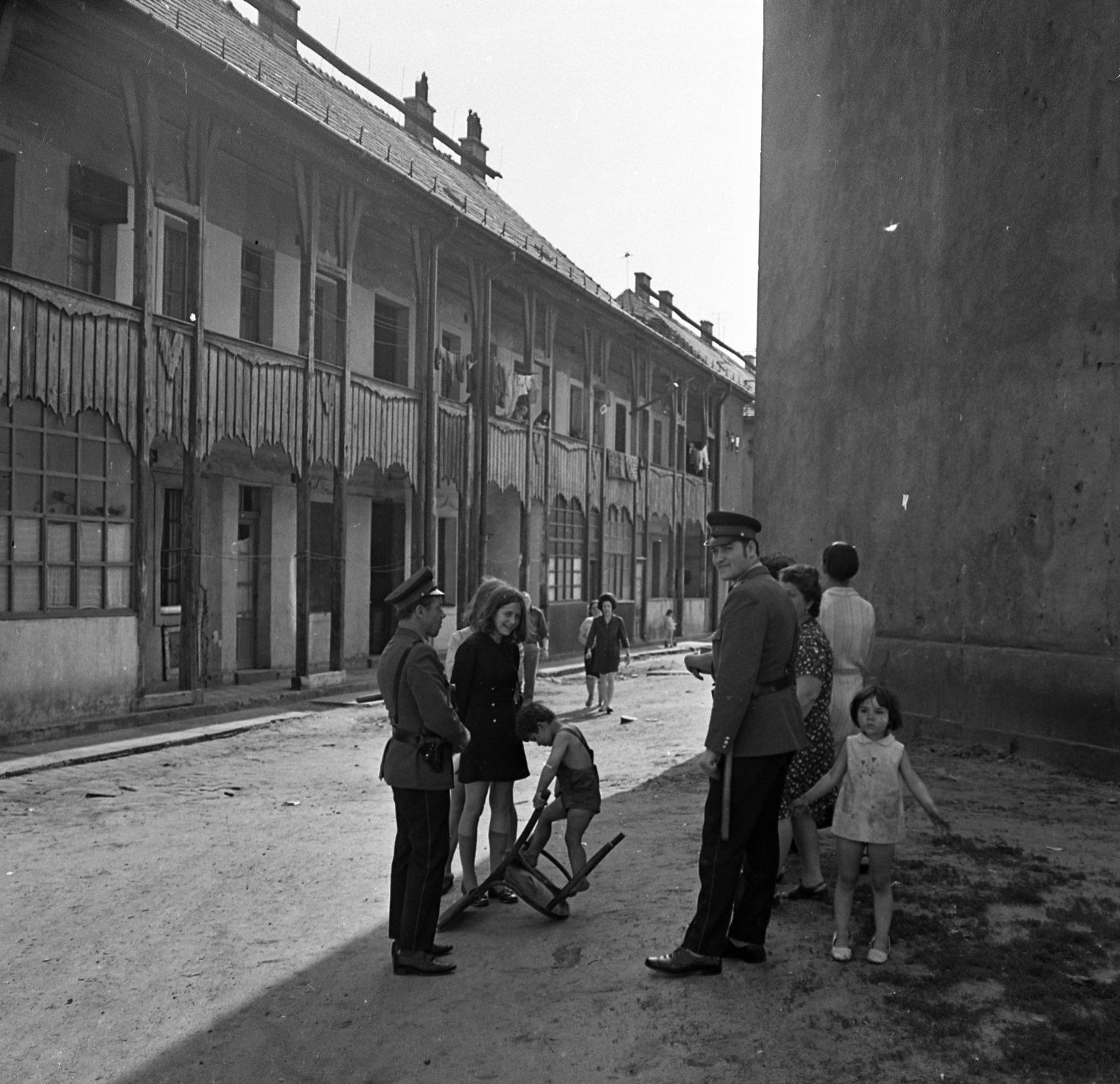 Magyarország, Budapest X., Ceglédi út 5-7., szükséglakás telep a Balkán utca irányából nézve., 1971, Magyar Rendőr, Budapest, Fortepan #65831