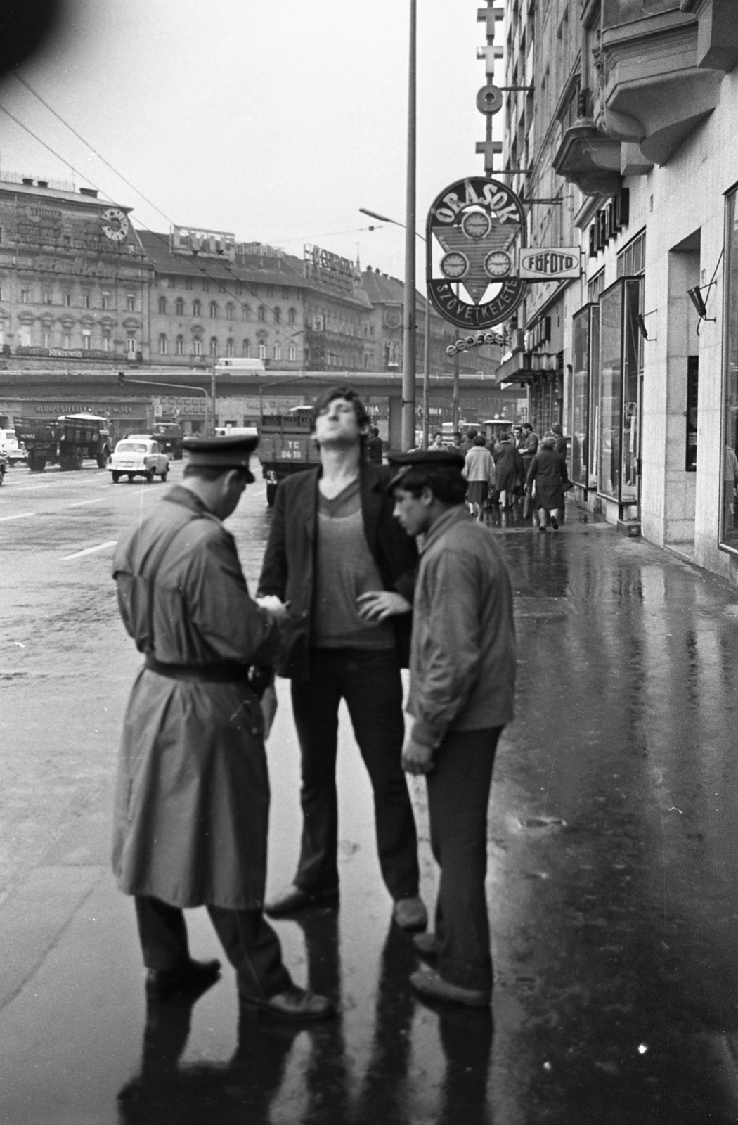 Hungary, Budapest VIII.,Budapest VII., Baross tér a Bethlen Gábor utcától a Rákóczi út felé nézve., 1972, Magyar Rendőr, Budapest, Fortepan #65902
