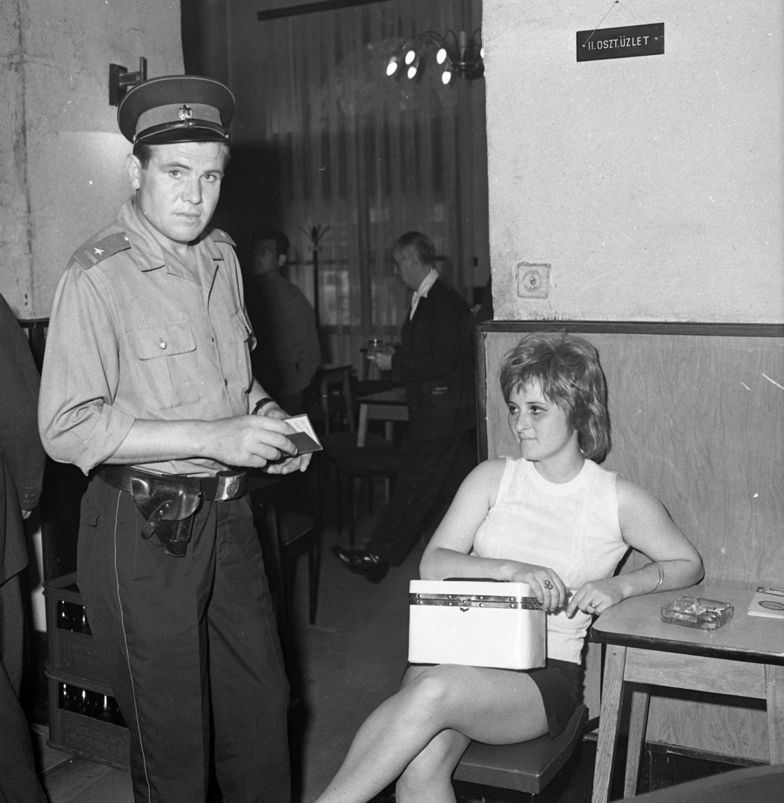Hungary, Budapest VII., Dob utca 70., igazoltatás a Postakürt étteremben., 1972, Magyar Rendőr, prostitution, Budapest, Fortepan #65917