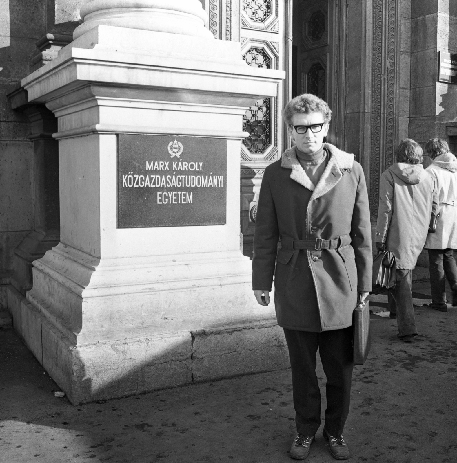 Hungary, Budapest IX., Fővám (Dimitrov) tér, Marx Károly Közgazdaságtudományi Egyetem (később Corvinus Egyetem)., 1973, Magyar Rendőr, Budapest, Fortepan #65996