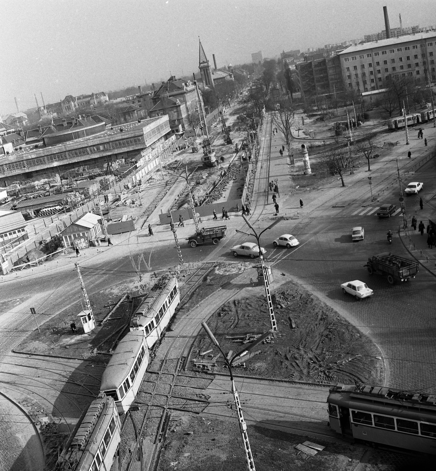 Hungary, Budapest VIII.,Budapest IX., Nagyvárad tér, szemben az Üllői út a Népliget irányába nézve, a metróépítés kezdetekor., 1974, Magyar Rendőr, construction, tram, Budapest, Fortepan #66023