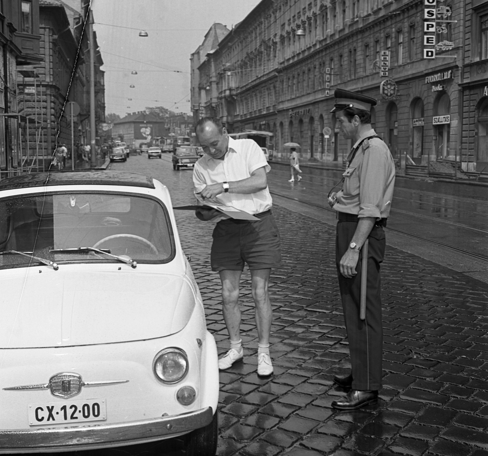 Hungary, Budapest VII., Thököly út a Cserhát utcától a Dózsa György út felé nézve., 1974, Magyar Rendőr, Fiat-brand, Italian brand, number plate, billy club, Budapest, Fortepan #66049