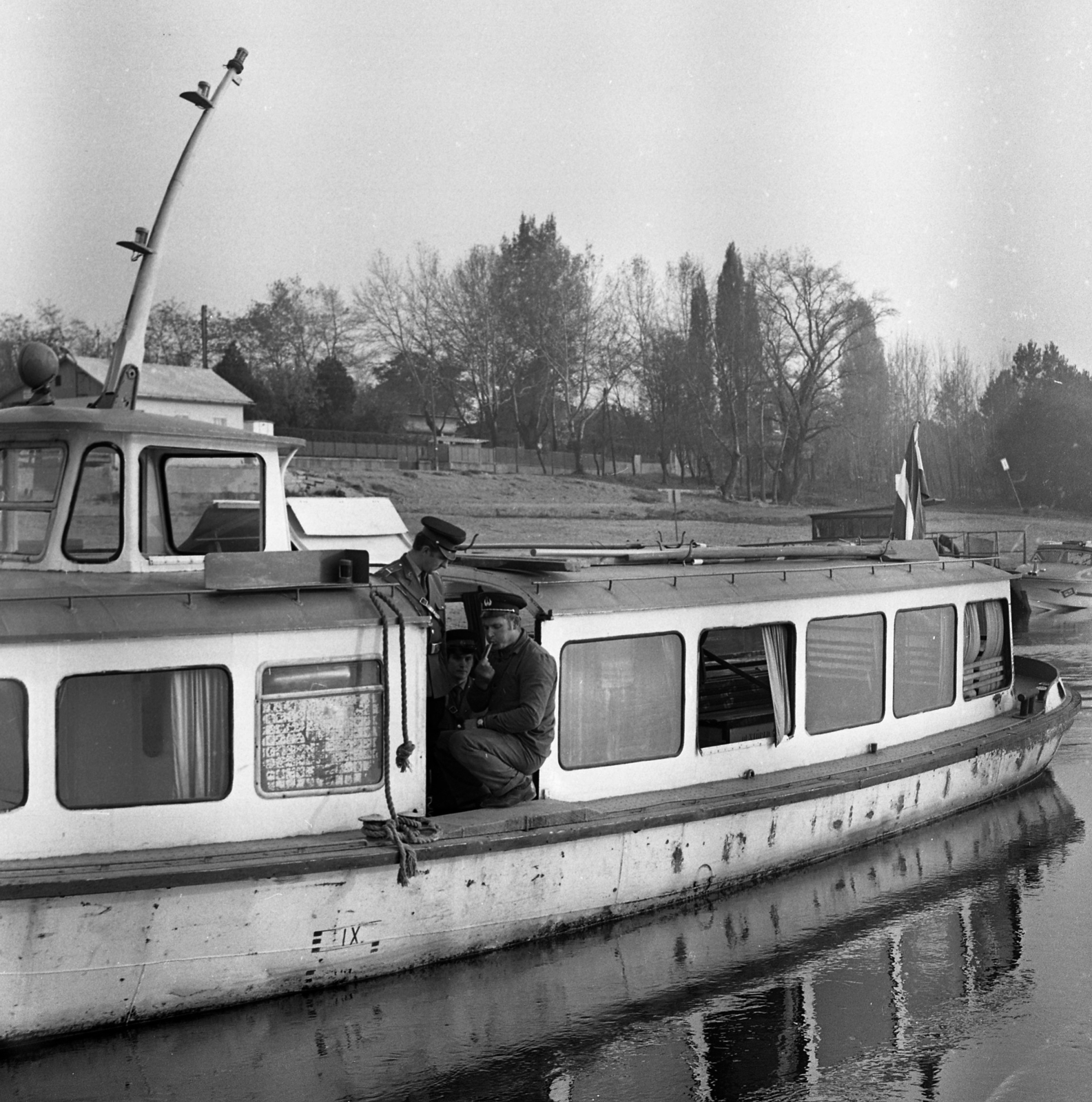 Magyarország, Dunakeszi, Duna-part a kompkikötőnél, háttérben a Duna sor., 1975, Magyar Rendőr, hajó, Horány II. hajó, Fortepan #66157