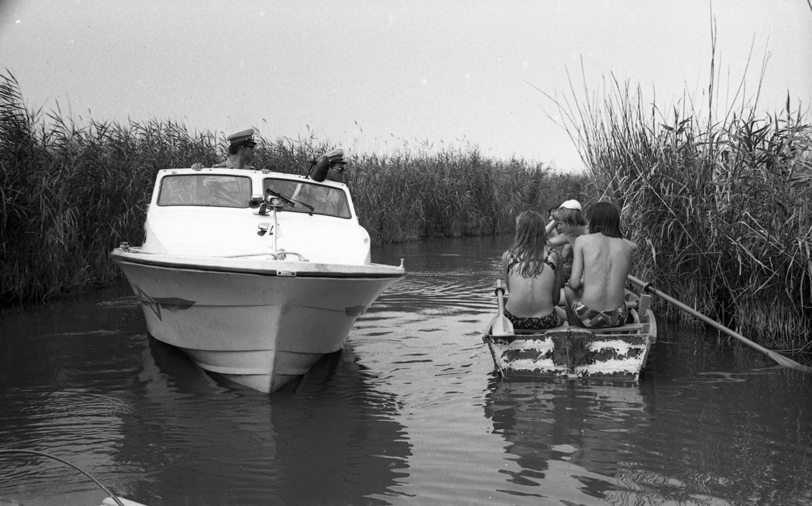 Magyarország, Velencei-tó, vízirendészek a tavon., 1976, Magyar Rendőr, csónak, motorcsónak, nádas, Fortepan #66225