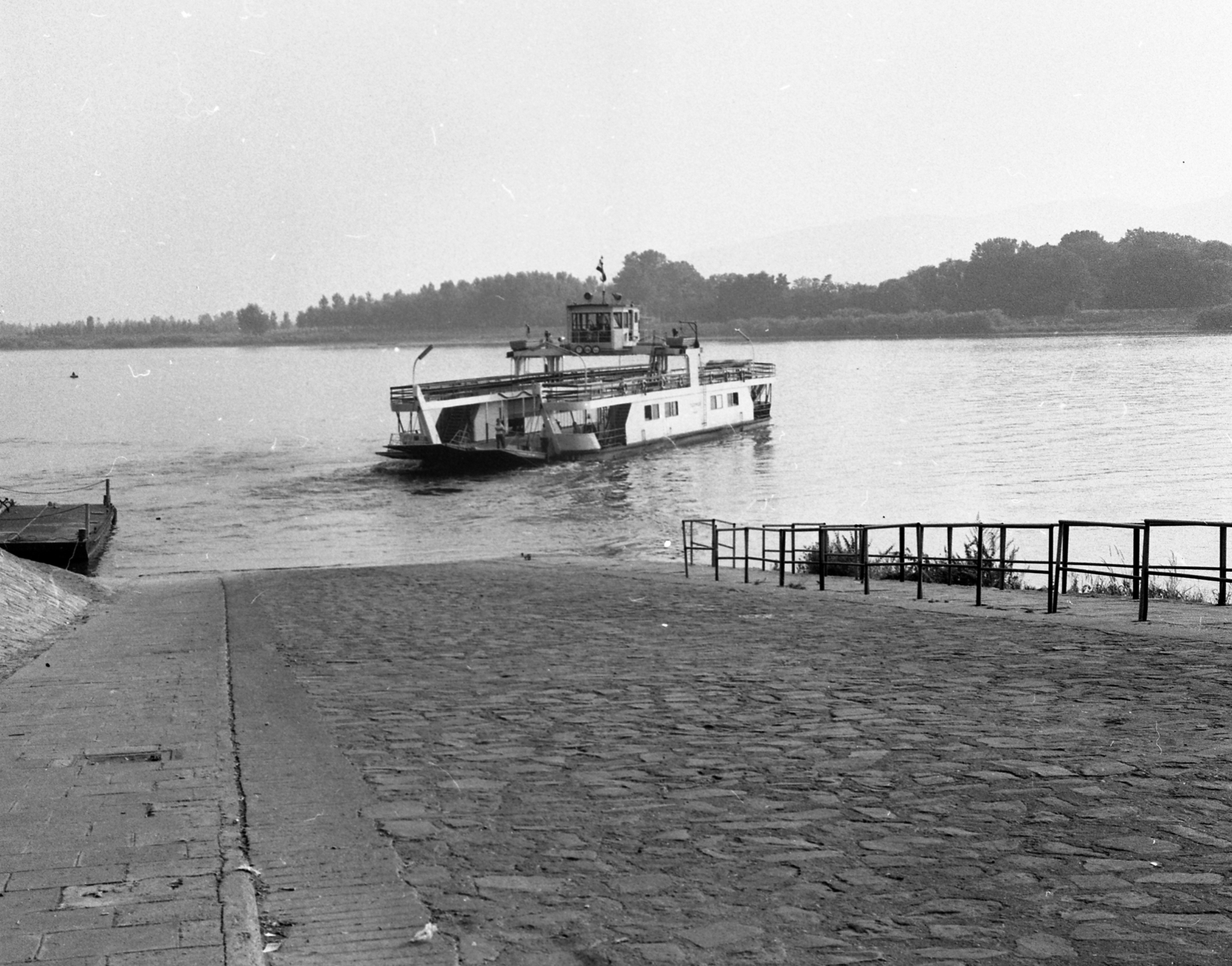 Hungary, Vác, Duna-part, rév., 1978, Magyar Rendőr, ferry, Miklós Toldi ferry, Fortepan #66350