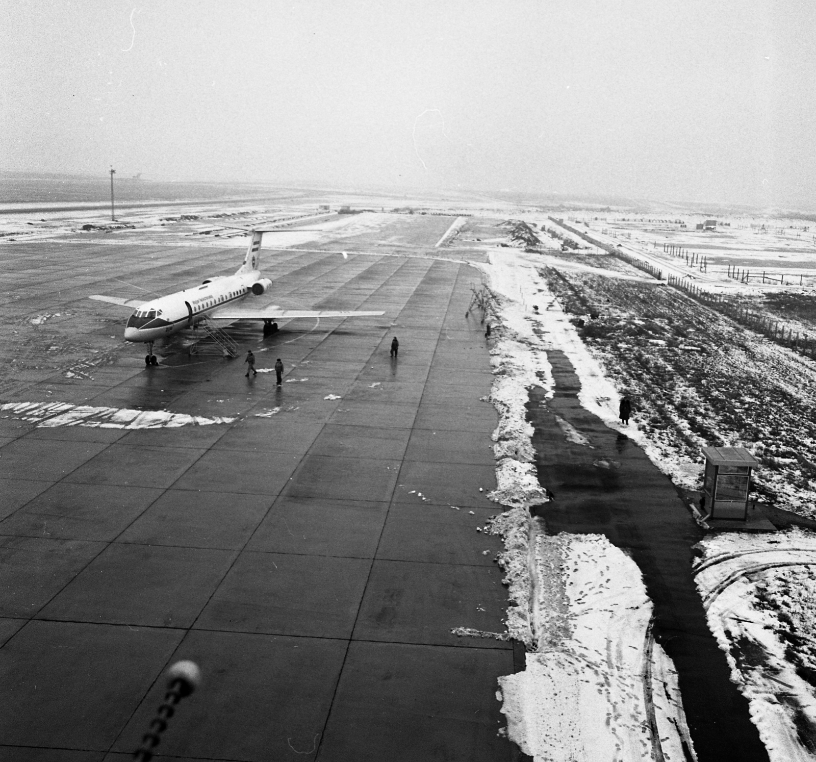 Hungary, Ferihegy (now - Ferenc Liszt) International Airport, Budapest XVIII., TU-134 típusú sugárhajtású utasszállító repülőgép, magyar kormánygép., 1979, Magyar Rendőr, Soviet brand, airplane, airport, Tupolev-brand, Budapest, Fortepan #66356