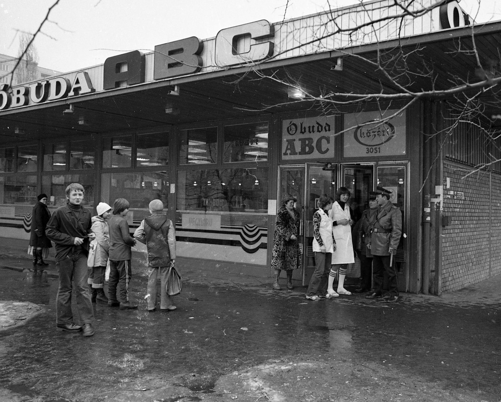 Hungary, Óbuda, Budapest III., Gyenes utca 2., Óbuda ABC a Zápor utca torkolatánál., 1979, Magyar Rendőr, Budapest, grocery store, Közért Company, Fortepan #66406