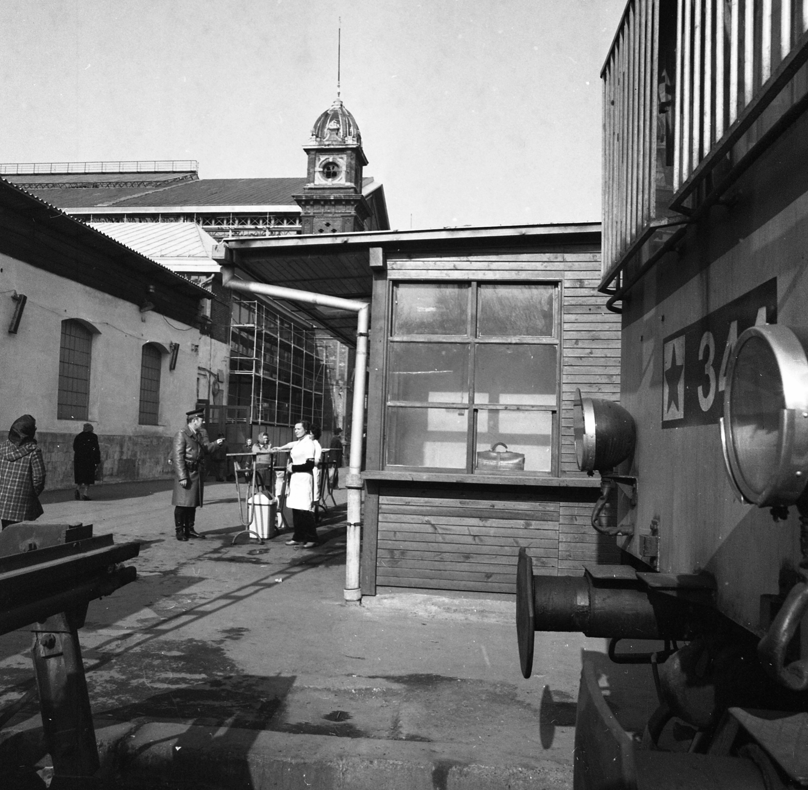 Hungary, Budapest VI., Nyugati pályaudvar, indulási oldal., 1980, Magyar Rendőr, Budapest, Gustave Eiffel-design, Fortepan #66434