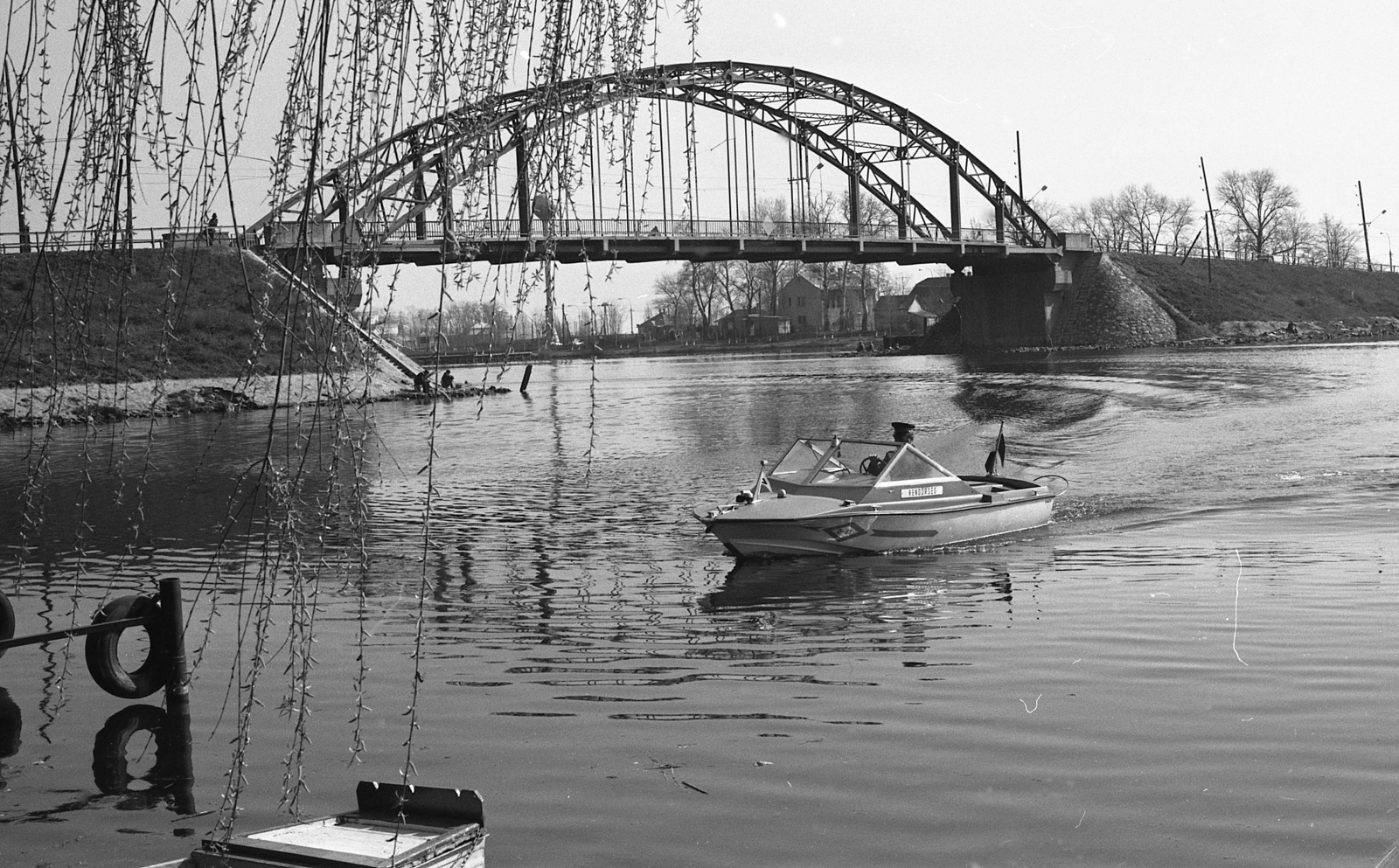 Hungary, Ráckeve, Ráckevei (Soroksári)-Duna, Árpád híd., 1980, Magyar Rendőr, bridge, motorboat, police station, Szilárd Zielinski-design, Fortepan #66451