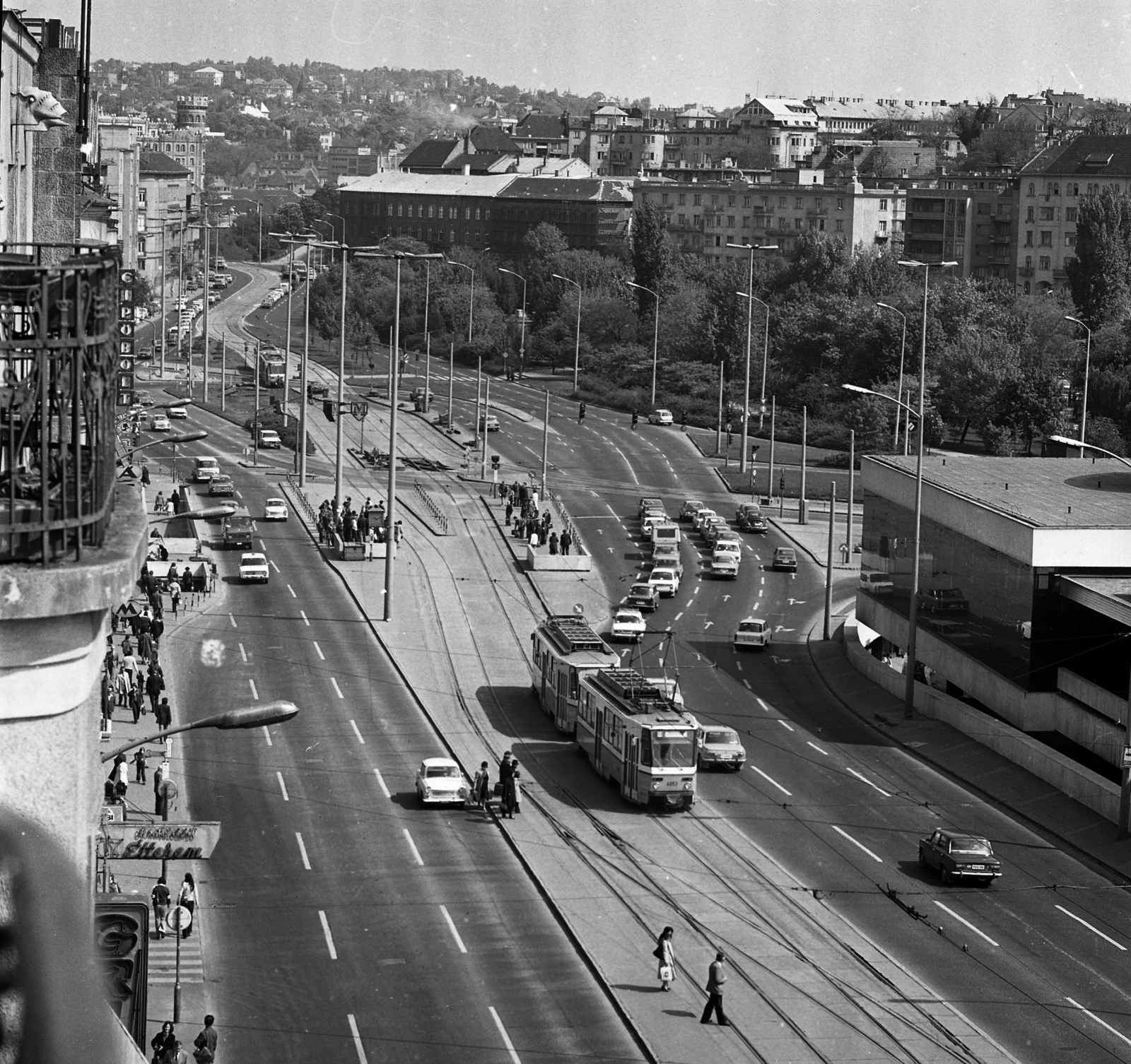 Hungary, Budapest XII.,Budapest I., Alkotás utca a Déli pályaudvarnál a Krisztina körút és a Vérmező felé nézve., 1980, Magyar Rendőr, tram, Budapest, Fortepan #66463