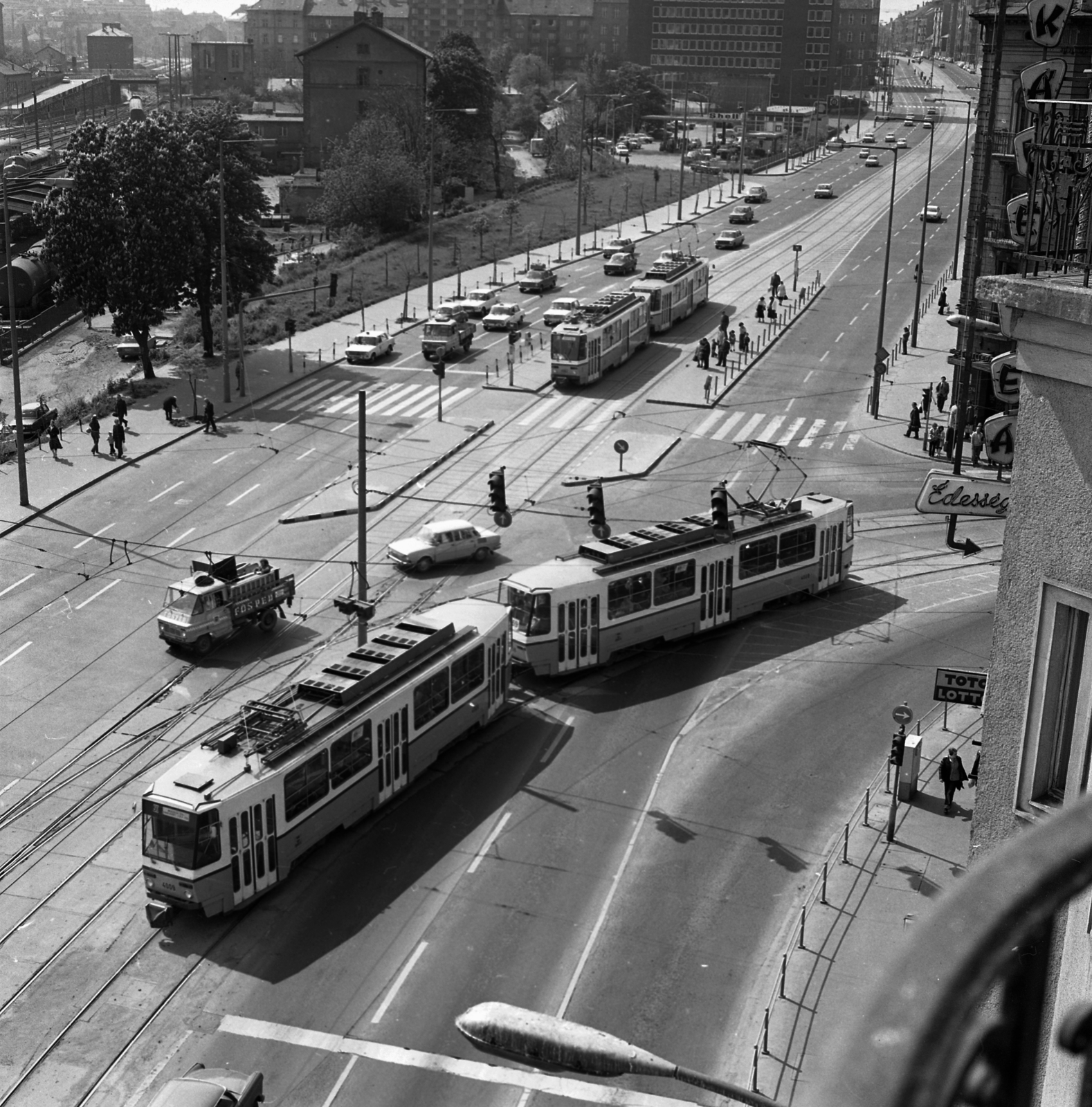 Hungary, Budapest XII., Alkotás utca a Nagyenyed utca torkolatától a Márvány utca felé nézve., 1980, Magyar Rendőr, Czechoslovak brand, Tatra-brand, tram, Budapest, Fortepan #66466