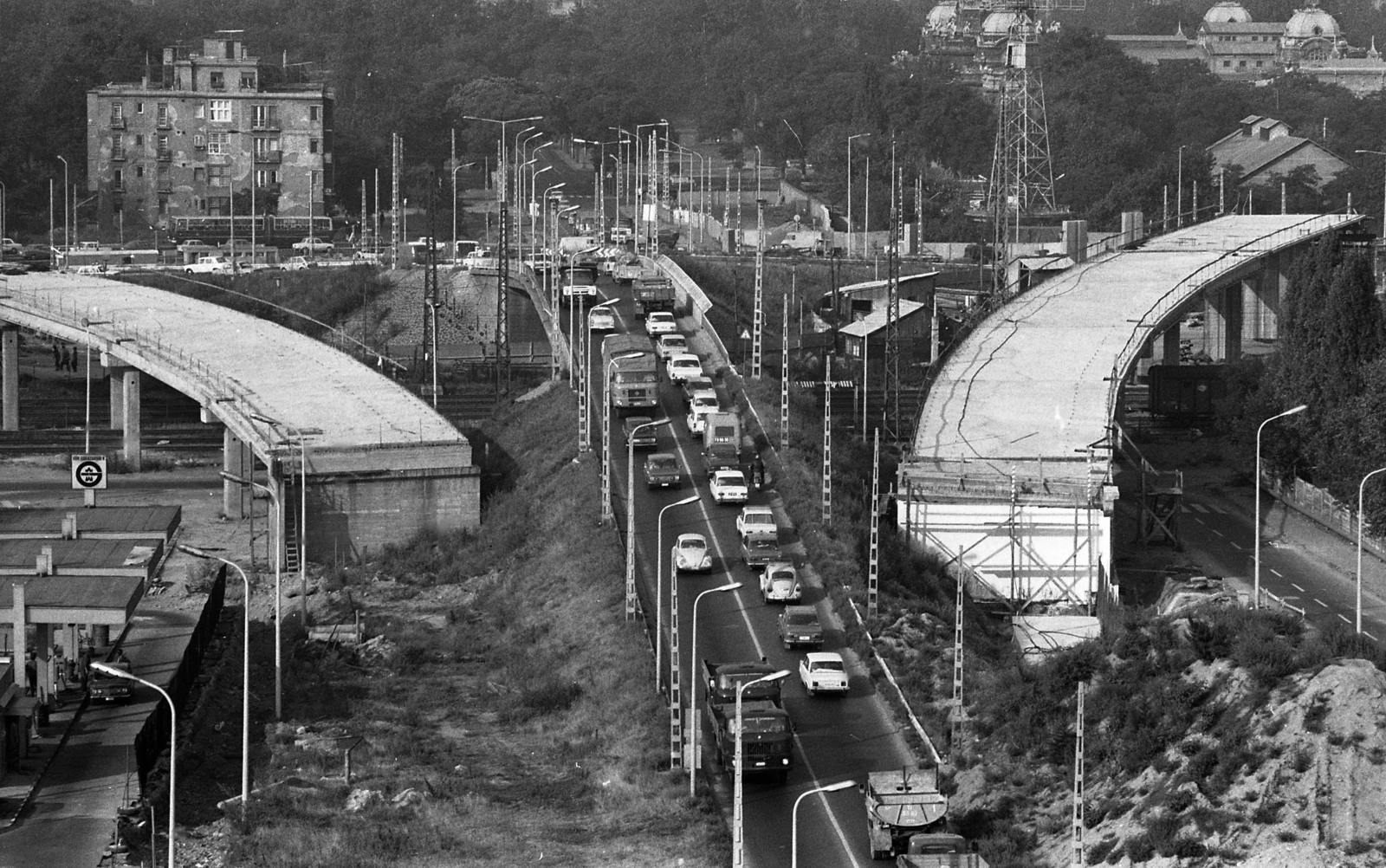 Hungary, Budapest XIV., a Kacsóh Pongrác úti felüljáró építése az M3-as bevezető szakaszánál a Városliget felé nézve., 1980, Magyar Rendőr, traffic, construction, cityscape, picture, overpass, Budapest, Fortepan #66486