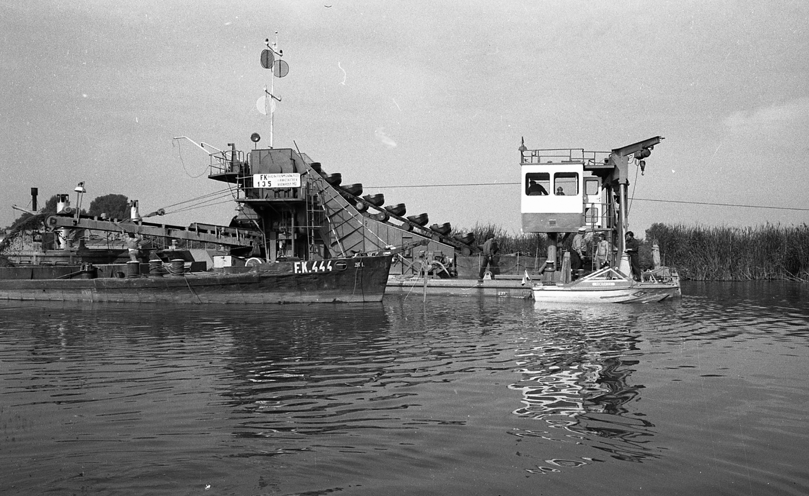 Hungary, Ráckevei (Soroksári)-Duna., 1980, Magyar Rendőr, barge, motorboat, reed, dredge, Fortepan #66498