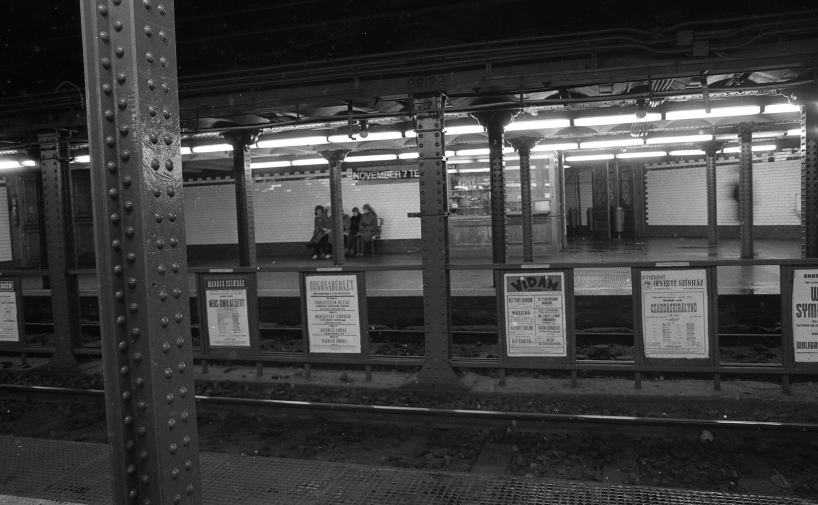 Hungary, Budapest VI., Oktogon (November 7. tér), Millenniumi Földalatti Vasút állomása., 1980, Magyar Rendőr, Budapest, Fortepan #66519