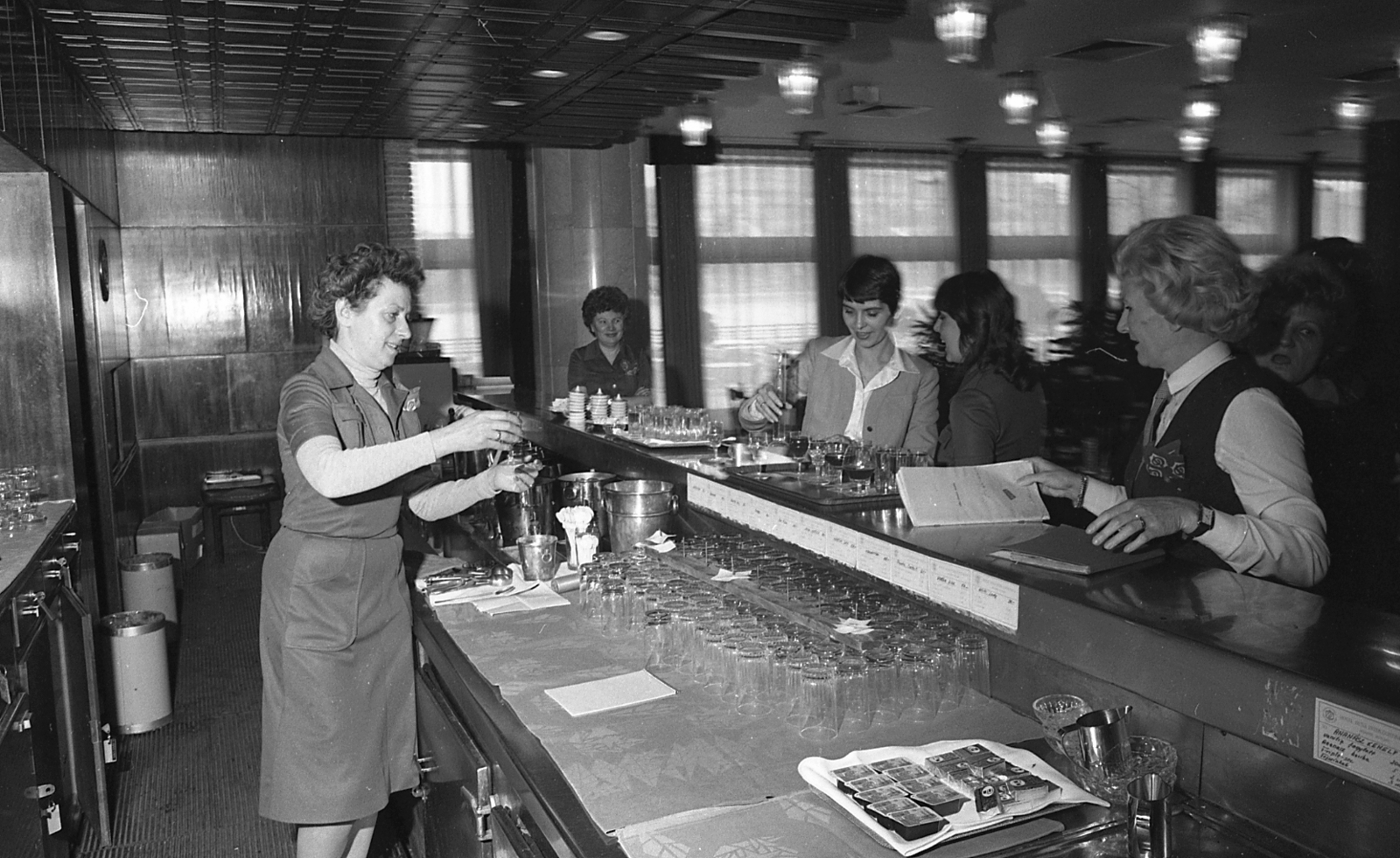 Hungary, Budapest V., a Hotel Duna Intercontinental bárja., 1981, Magyar Rendőr, Budapest, Fortepan #66567