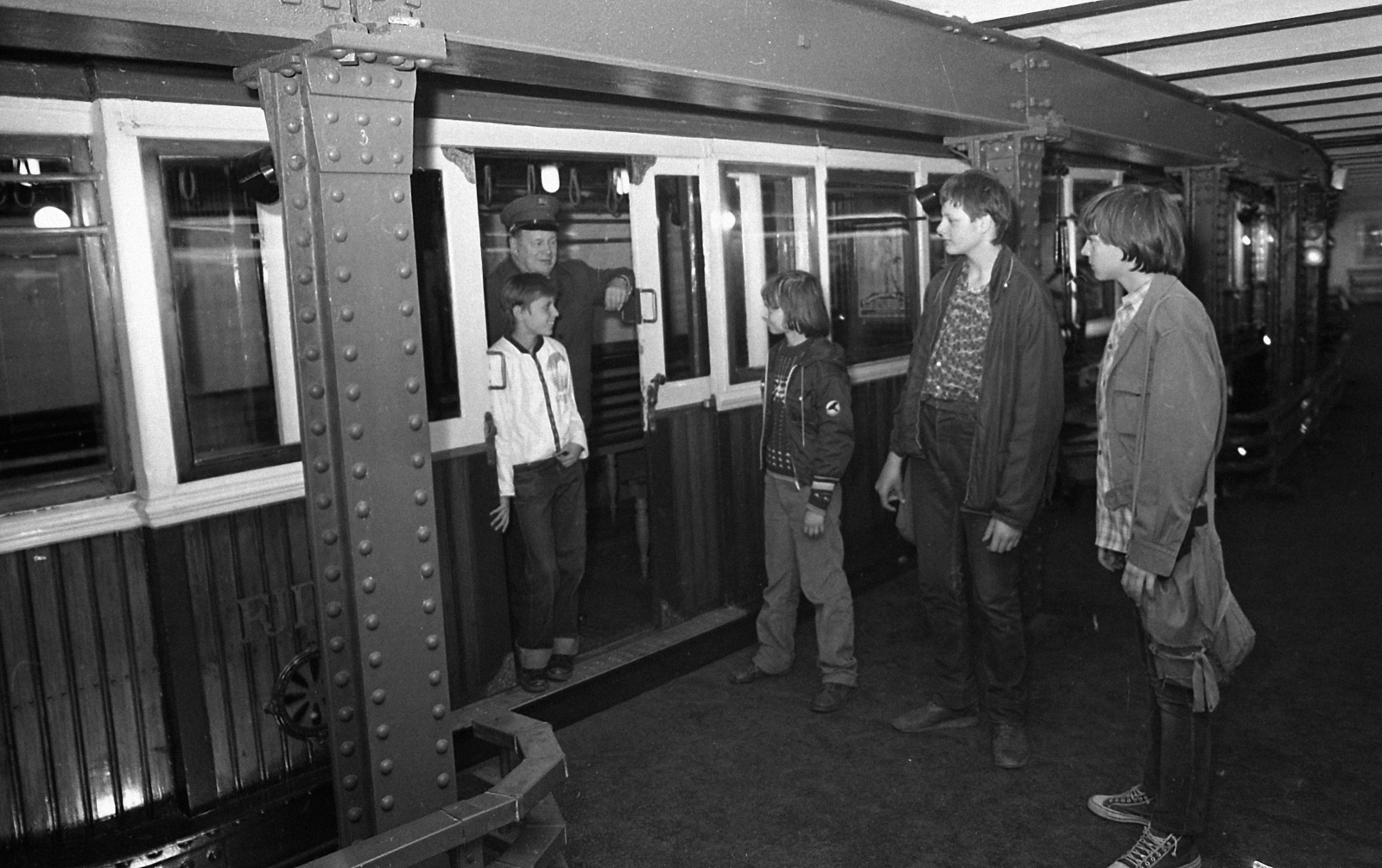Hungary, Budapest V., a Millenniumi Földalatti Vasút egykori kocsija a Deák Ferenc téri Földalatti Vasúti Múzeumban., 1981, Magyar Rendőr, underground railway, Budapest, Fortepan #66572