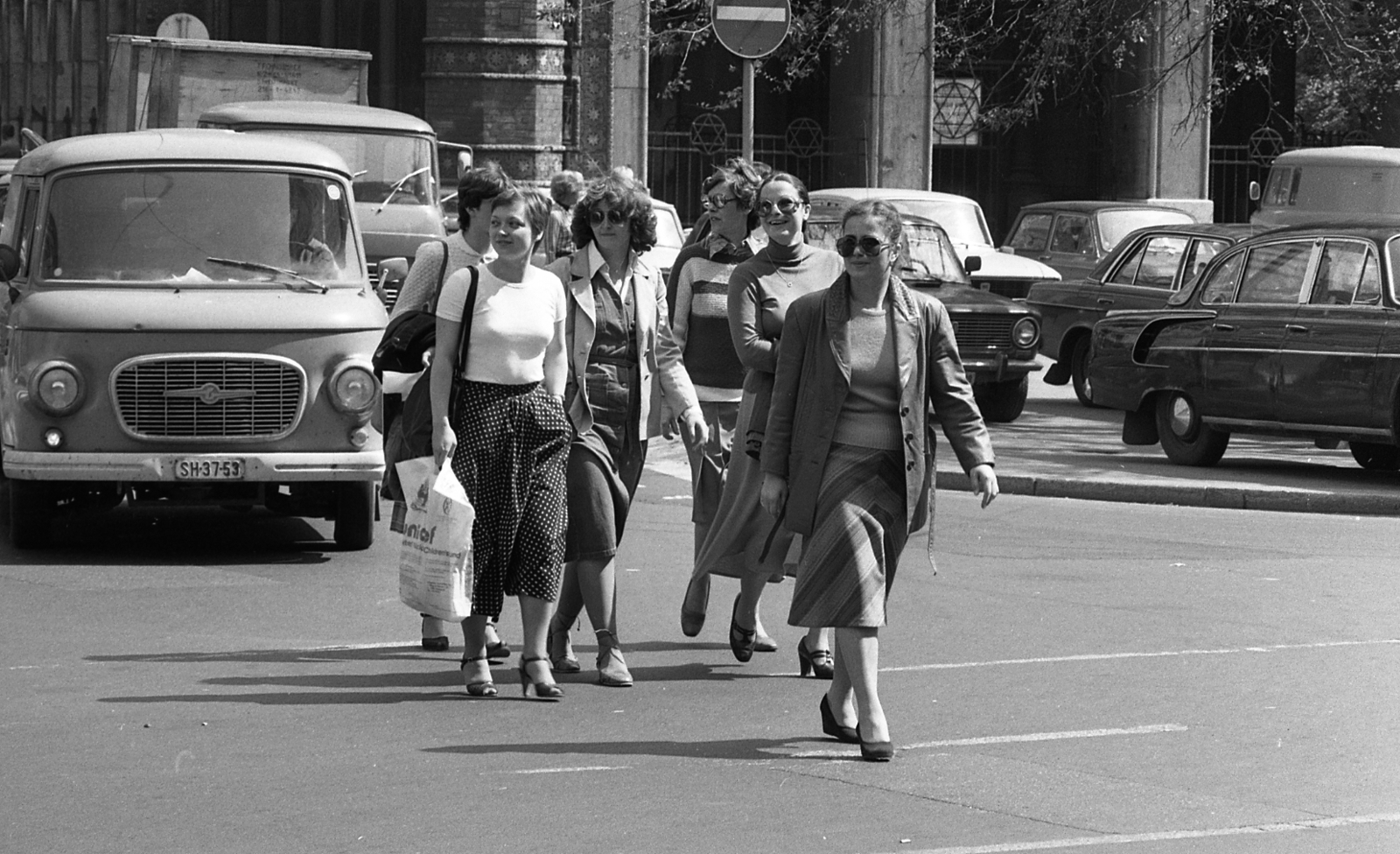 Hungary, Budapest VII., Wesselényi utca - Dohány utca sarok, szemben a Dohány utcai Zsinagóga., 1981, Magyar Rendőr, Budapest, Barkas-brand, Fortepan #66597