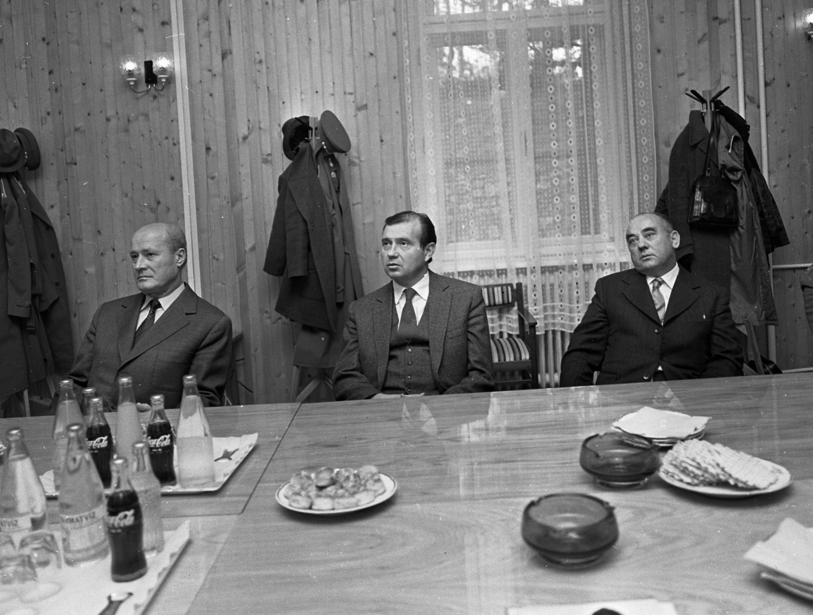 Hungary, Budapest XII., Farkasvölgyi út 12., Rendőrtiszti Főiskola (később Nemzeti Közszolgálati Egyetem, Rendészeti Kar), balra Losonczi Pál, mellette Horváth István belügyminiszter., 1981, Magyar Rendőr, Budapest, politician, Fortepan #66694