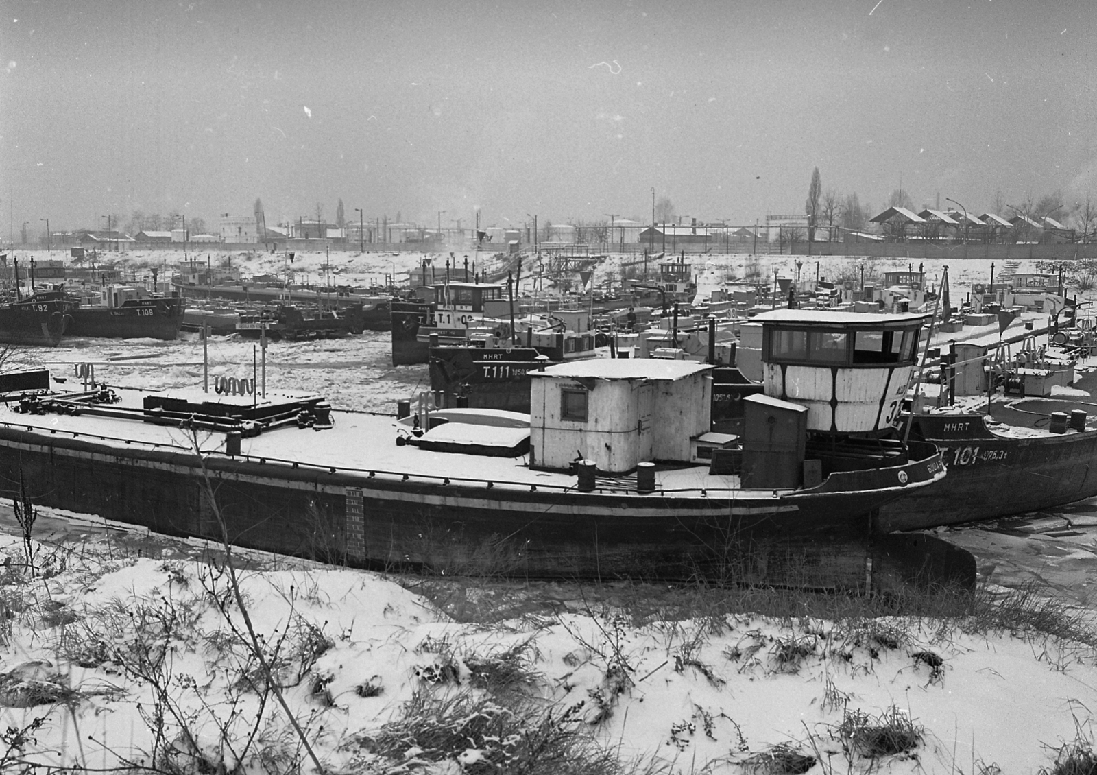 Hungary, Csepeli Szabadkikötő, Budapest XXI., 1982, Magyar Rendőr, ship, winter, barge, T. 1. ship, Budapest, Fortepan #66787
