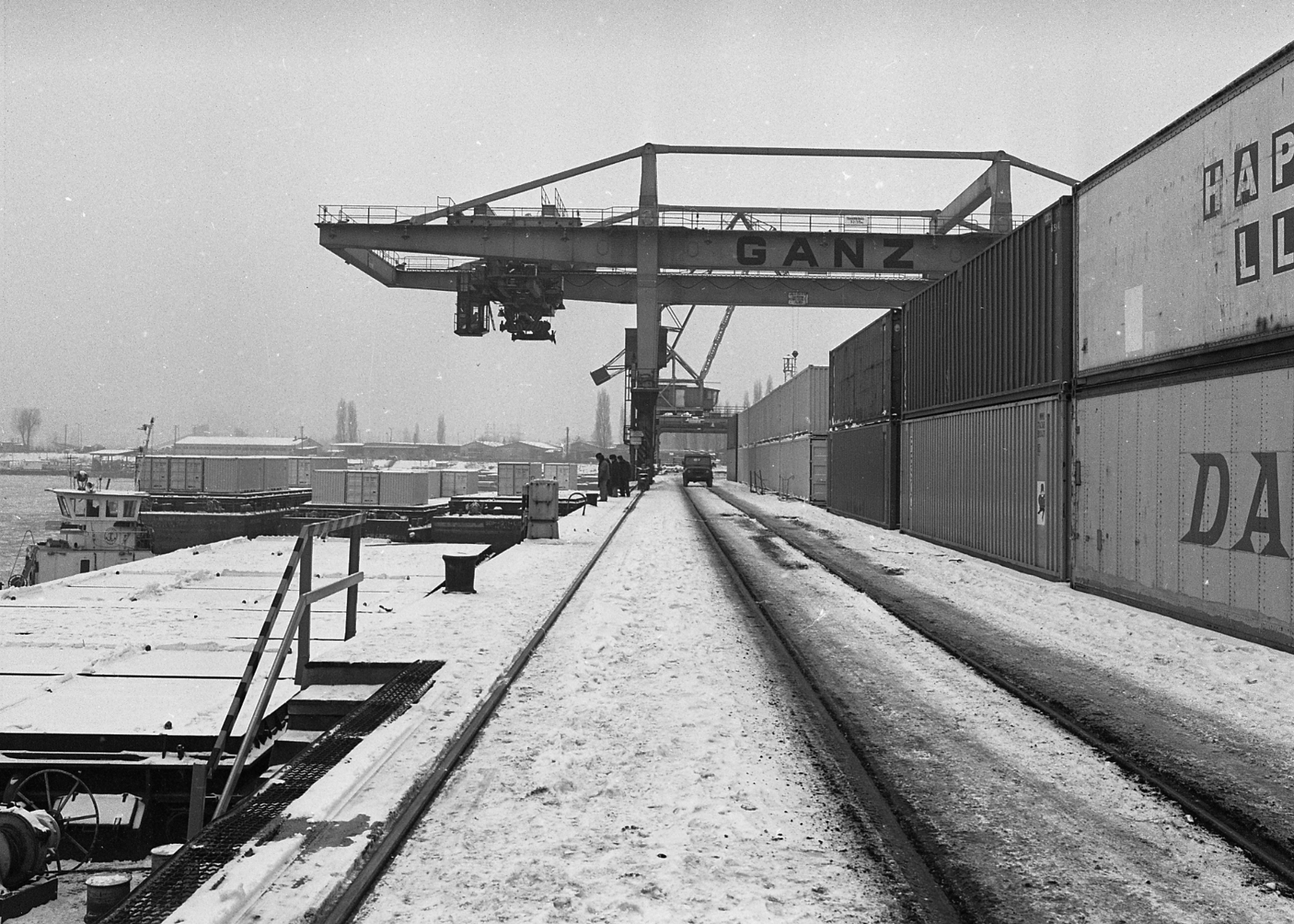Hungary, Csepeli Szabadkikötő, Budapest XXI., Konténerterminál., 1982, Magyar Rendőr, Budapest, Fortepan #66797