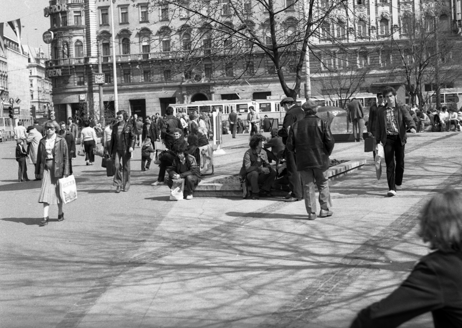 Magyarország, Budapest VIII., Blaha Lujza tér., 1982, Magyar Rendőr, Budapest, Fortepan #66805