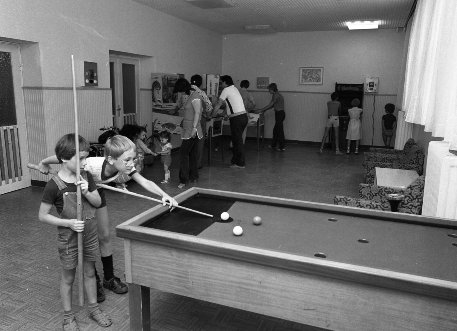 Magyarország, 1982, Magyar Rendőr, biliárdasztal, rex, játékgép, Fortepan #66845