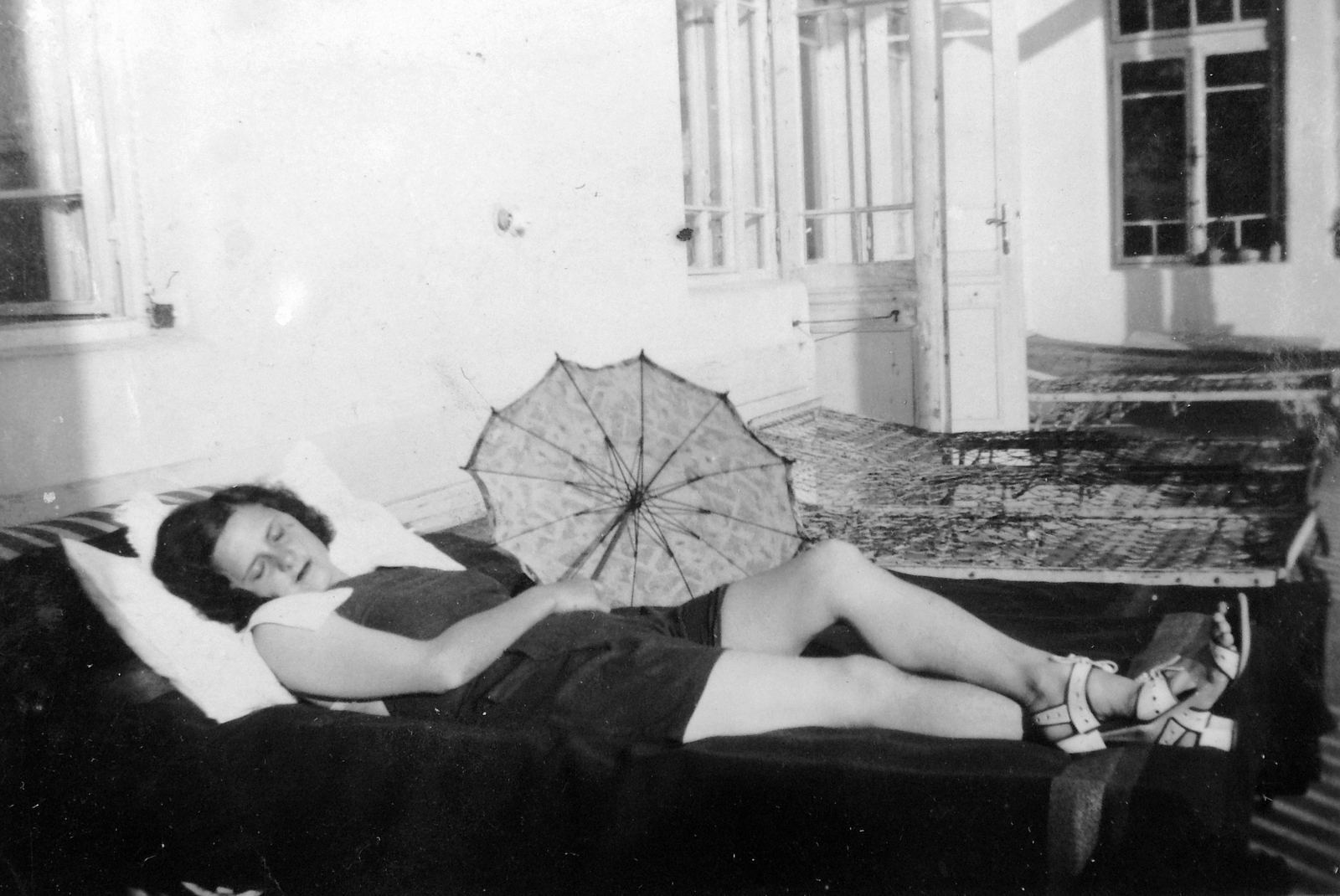 1930, Fortepan, yard, sunshades, relaxation, summer, woman, Fortepan #6693