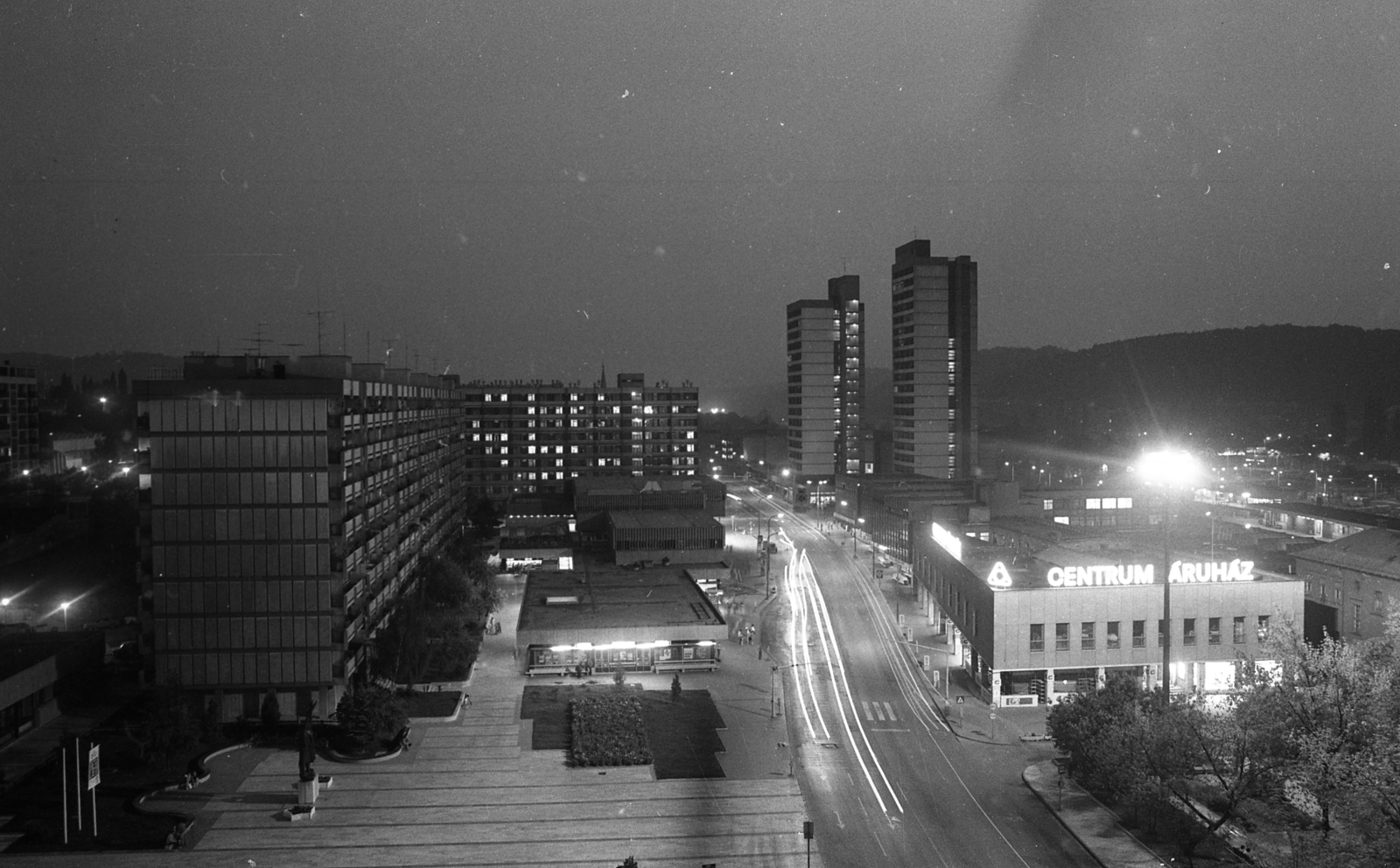 Hungary, Salgótarján, városközpont a Karancs szállóból nézve., 1982, Magyar Rendőr, cityscape, night, picture, tall house, Centrum Department Store, Fortepan #66936