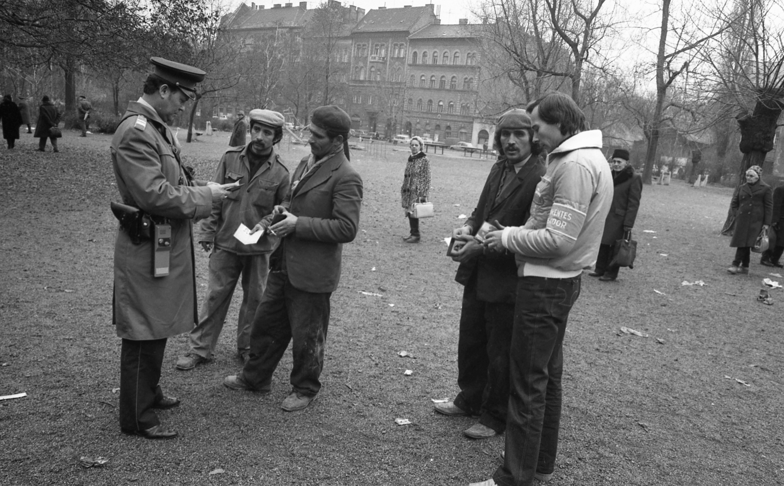 Magyarország, Budapest VIII., Teleki László tér., 1983, Magyar Rendőr, igazoltatás, Budapest, Fortepan #66991