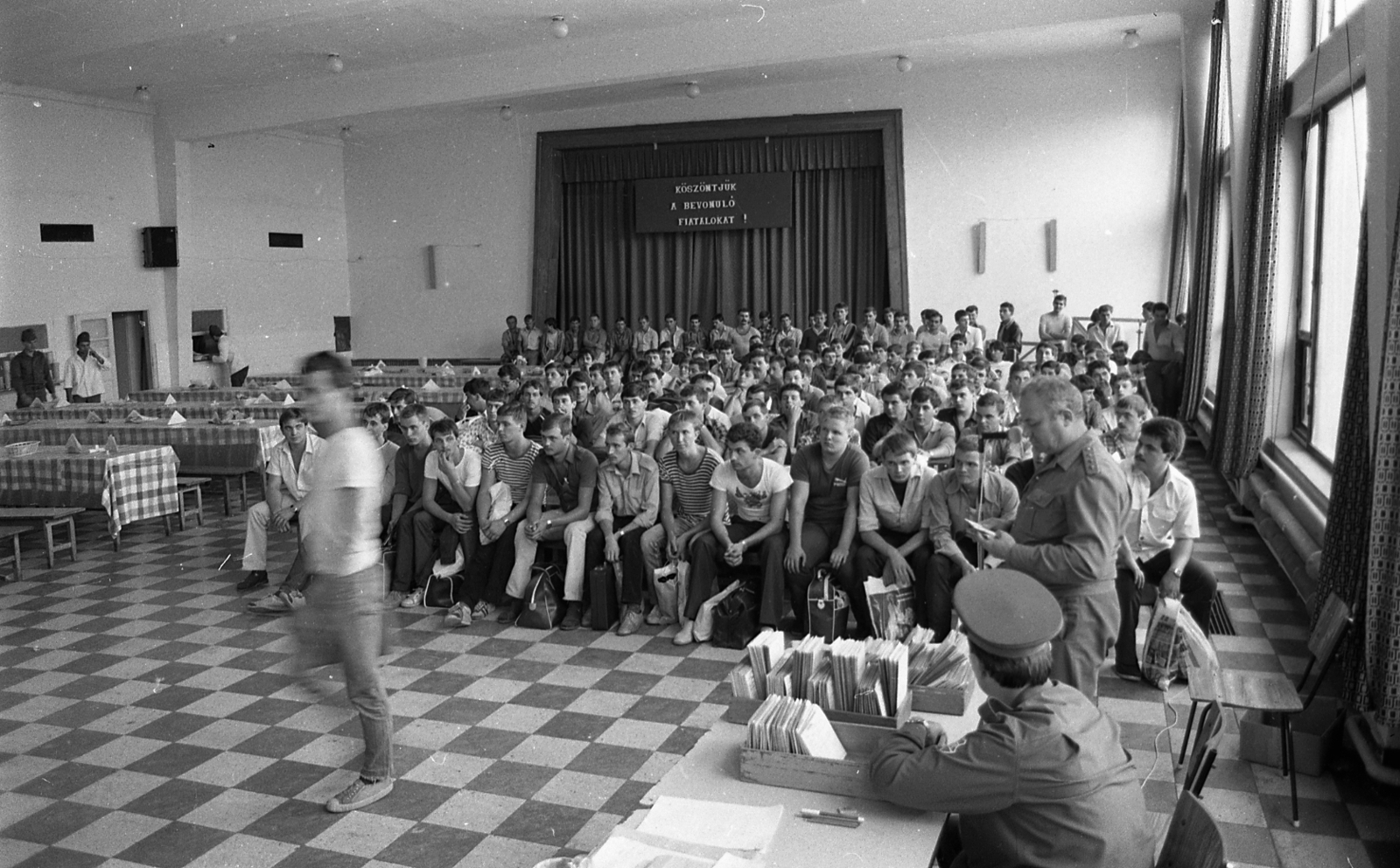 Magyarország, Siklós, Pécsi Határőrizeti Igazgatóság Siklósi Kiképző Bázis, bevonulás., 1983, Magyar Rendőr, Fortepan #67007