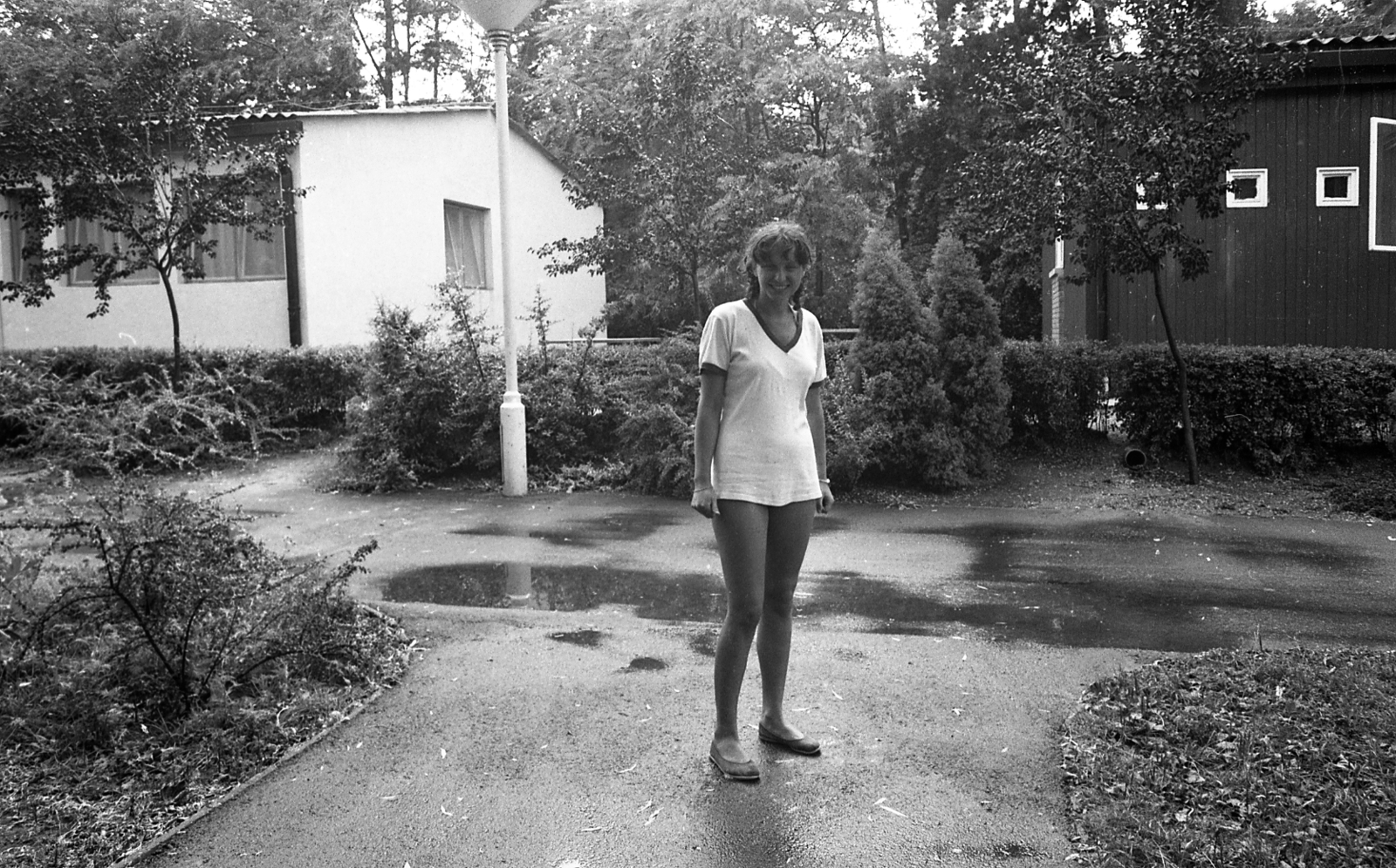 Hungary, 1983, Magyar Rendőr, smile, puddle, chimney, lady, sandal, street lamp, bush, Fortepan #67054