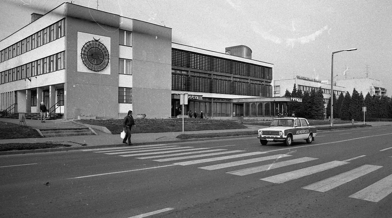 Hungary, Nagyatád, Baross Gábor utca., 1983, Magyar Rendőr, Lada-brand, post, number plate, police vehicle, crosswalk, Fortepan #67092