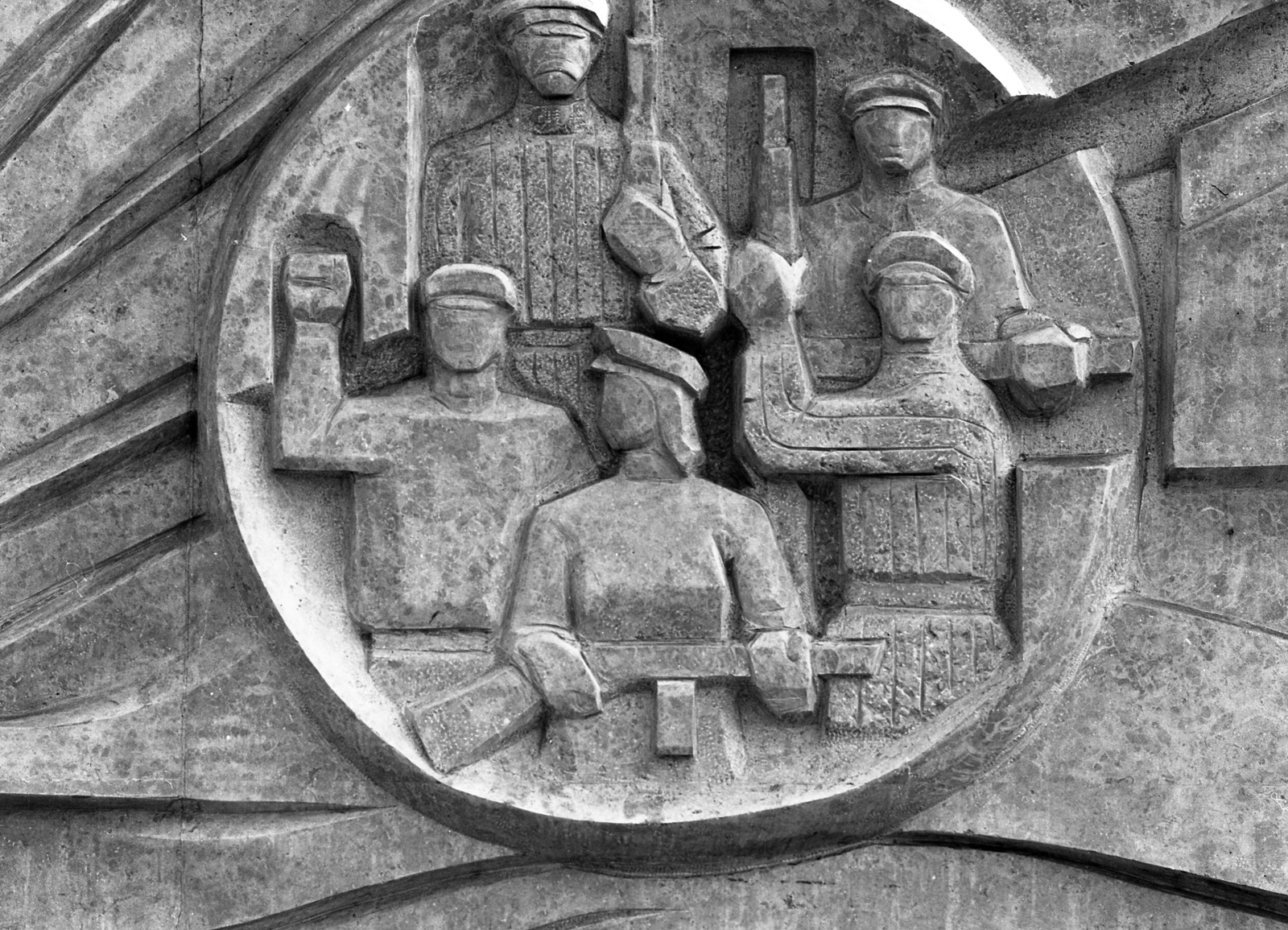 Hungary, Budapest VIII., II. János Pál pápa (Köztársaság) tér, Az ellenforradalom mártírjainak emlékműve kiegészítéseként készült domborműves emlékfal (id. Kalló Viktor,1983.)., 1986, Magyar Rendőr, socialism, Budapest, Effects of the 1956 Revolution, Fortepan #67169
