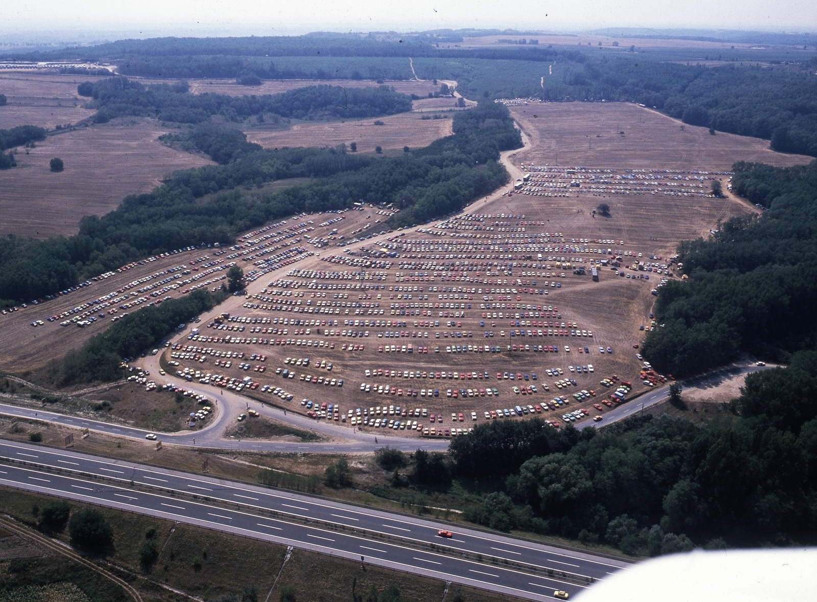 Hungary, Hungaroring, Mogyoród, légifotó a parkolóról., 1987, Magyar Rendőr, colorful, aerial photo, car park, highway, Fortepan #67184