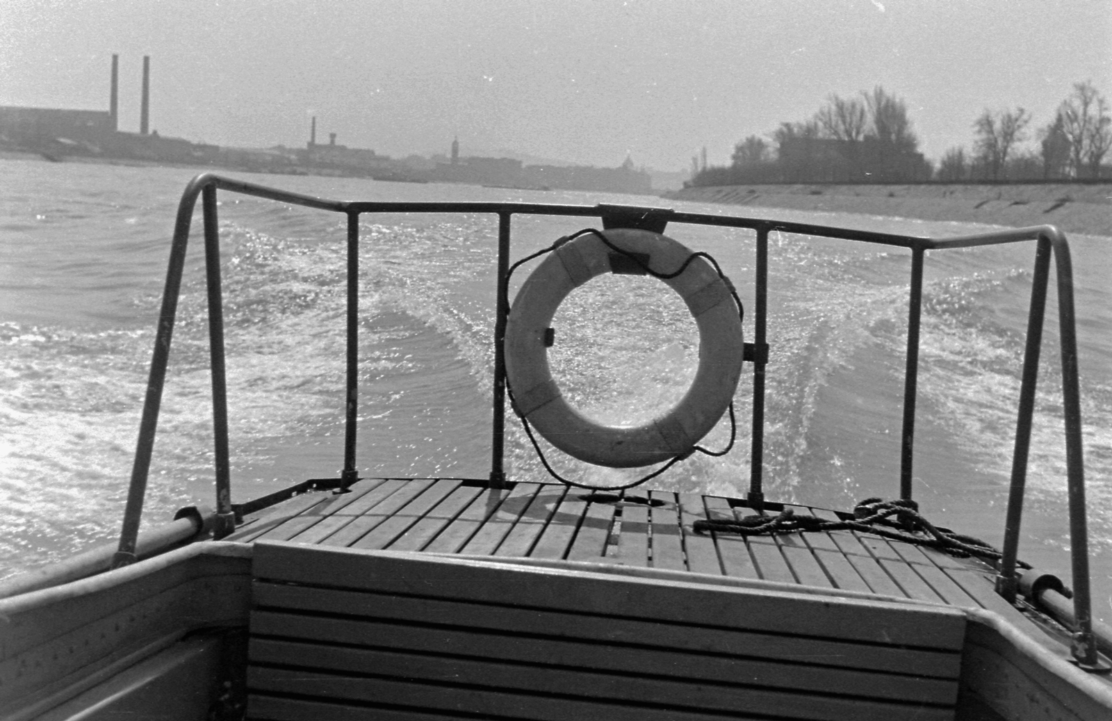 Hungary, Budapest XIII., a Duna egy rendőrségi motorcsónakból, balra az Újpesti rakpart épületei, jobbra a Margitsziget., 1956, Magyar Rendőr, motorboat, lifebelt, water police, Budapest, Fortepan #67283