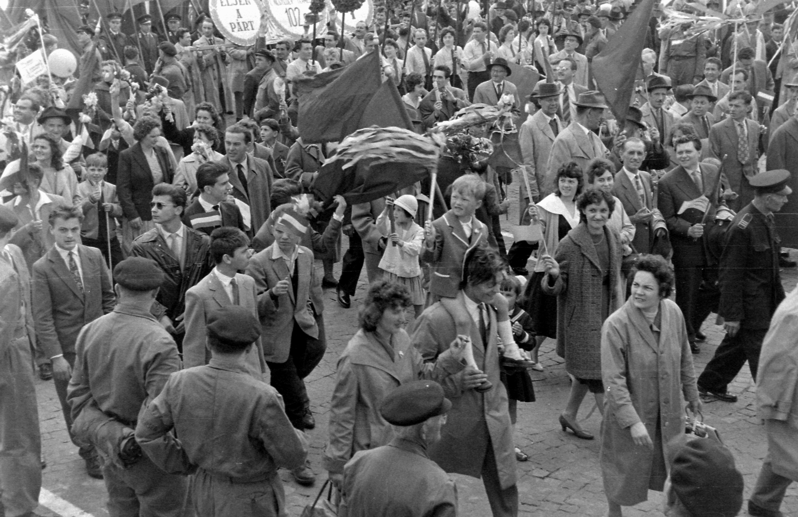 Hungary, Budapest XIV., Ötvenhatosok tere (Felvonulási tér), május 1-i felvonulás., 1961, Magyar Rendőr, march, 1st of May parade, Budapest, Fortepan #67447