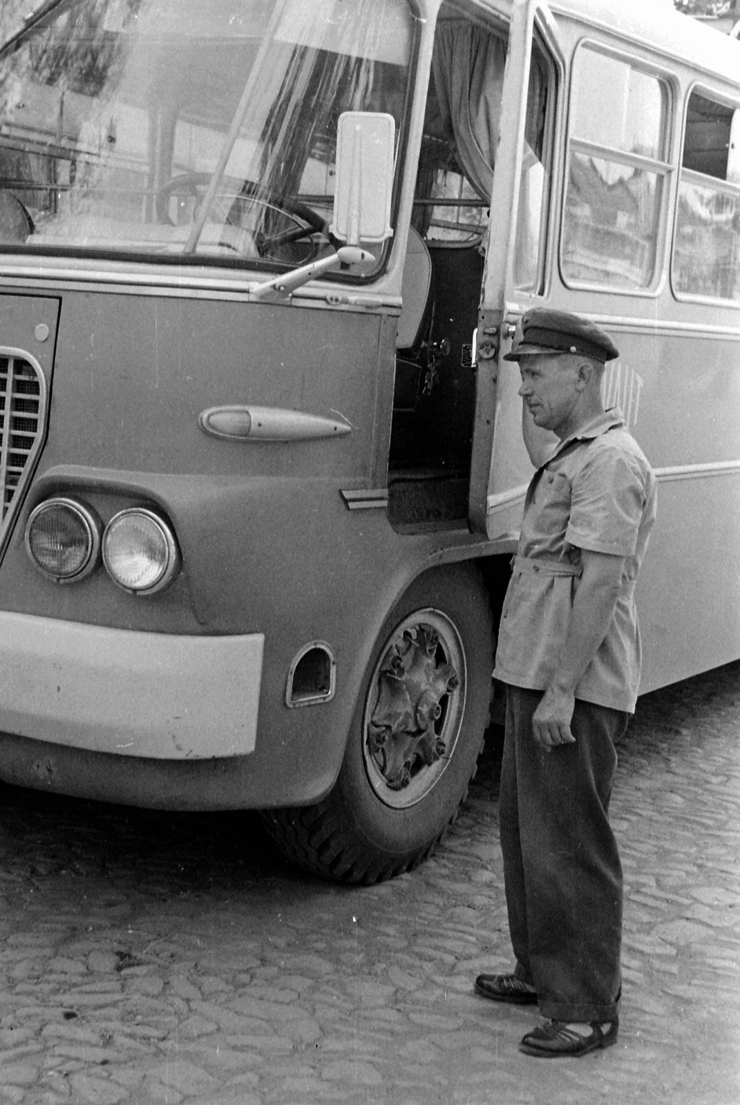 Hungary, 1961, Magyar Rendőr, uniform, bus, Ikarus-brand, MÁVAUT-organisation, Fortepan #67481