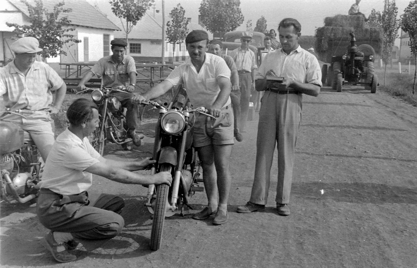 Hungary, 1961, Magyar Rendőr, motorcycle, Csepel-brand, tractor, number plate, exam, farmers' cooperative, straw, Fortepan #67482
