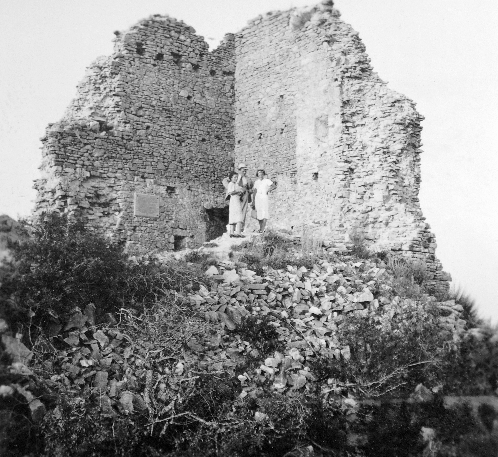 Hungary, Regéc, Vár., 1938, Gyöngyi, excursion, ruins, castle ruins, Fortepan #6898