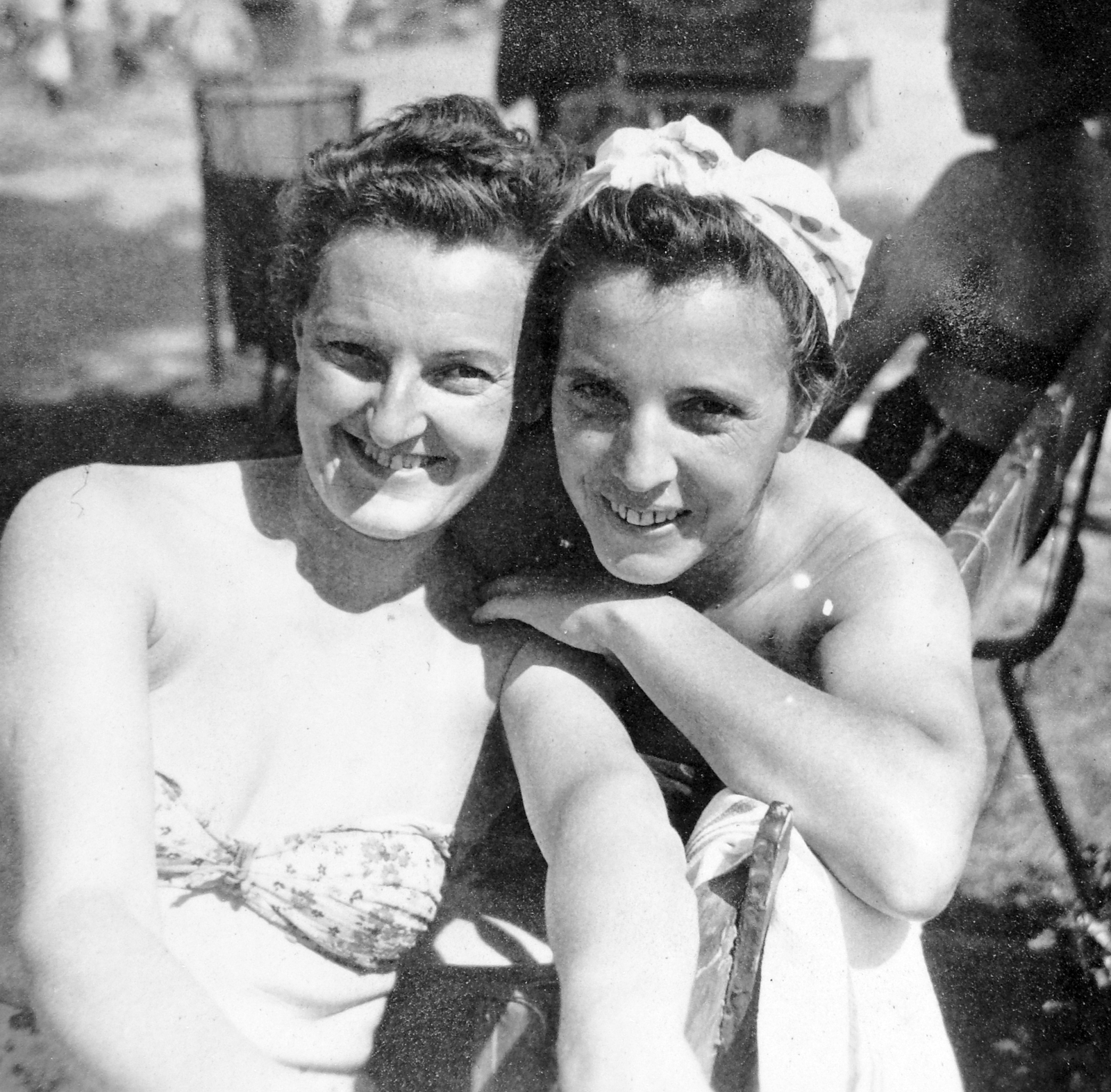 1954, Gyöngyi, bathing suit, smile, women, double portrait, Fortepan #6917